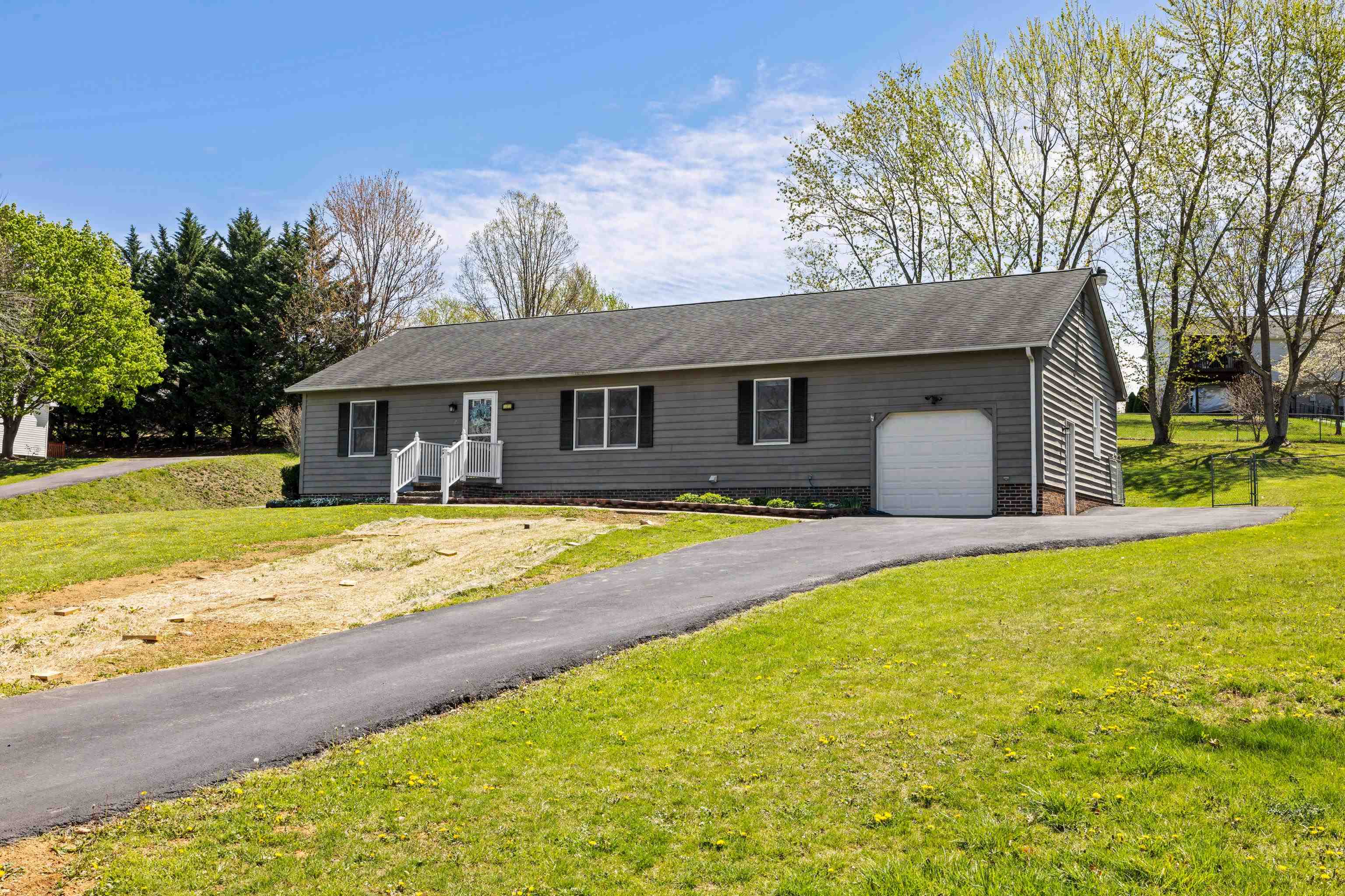 2 SINGING PINES LN
