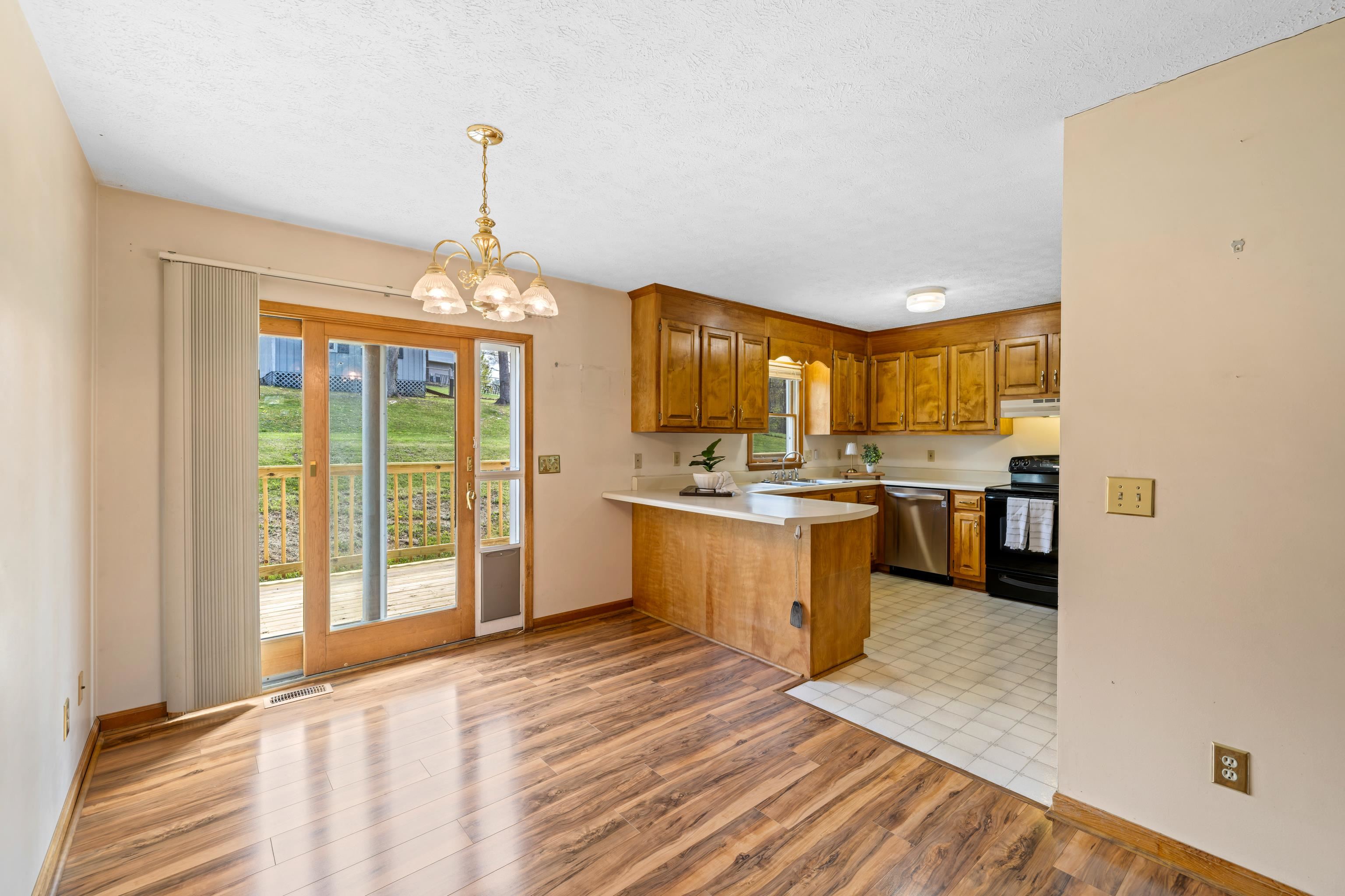 2 SINGING PINES LN