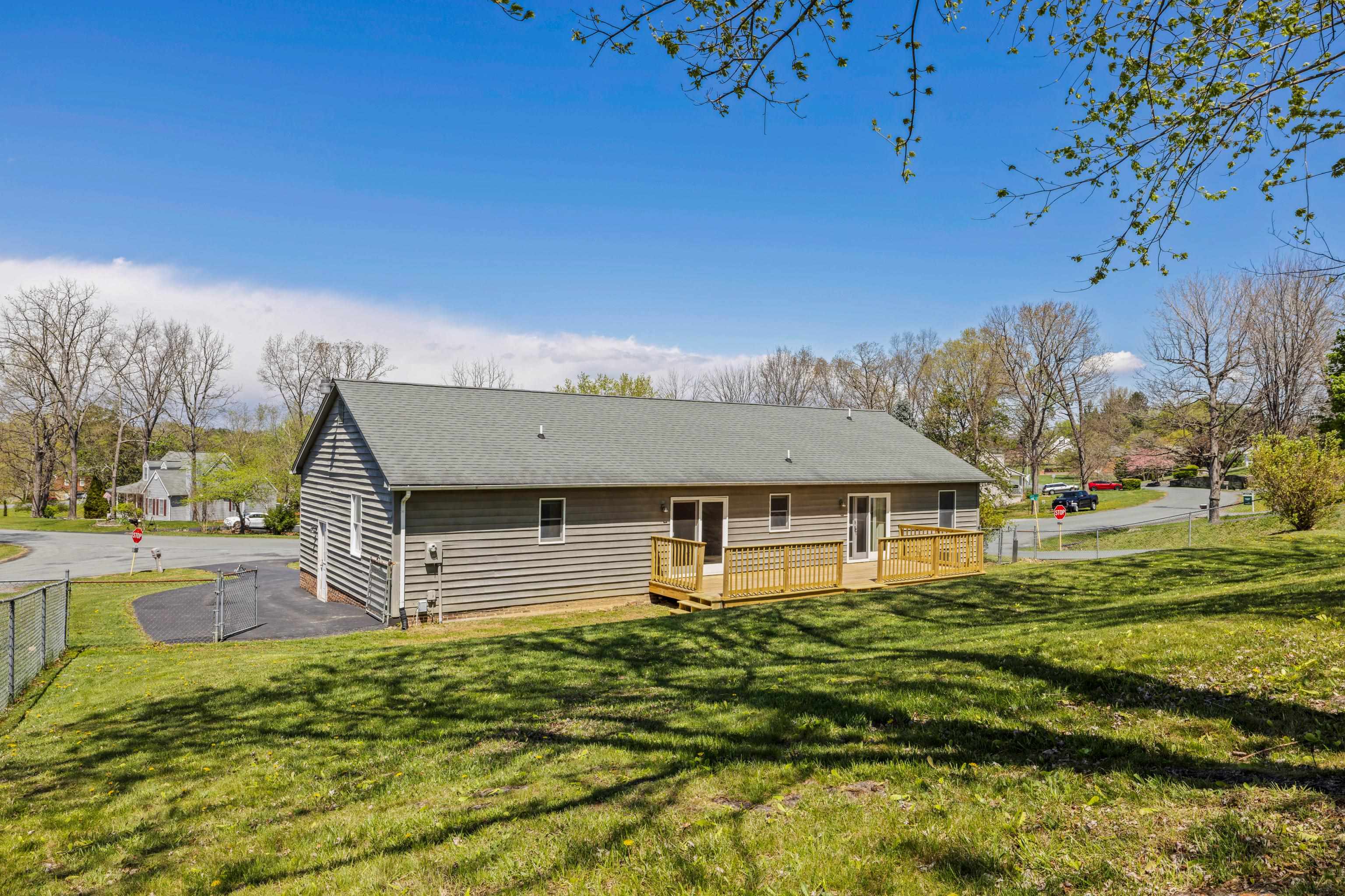 2 SINGING PINES LN