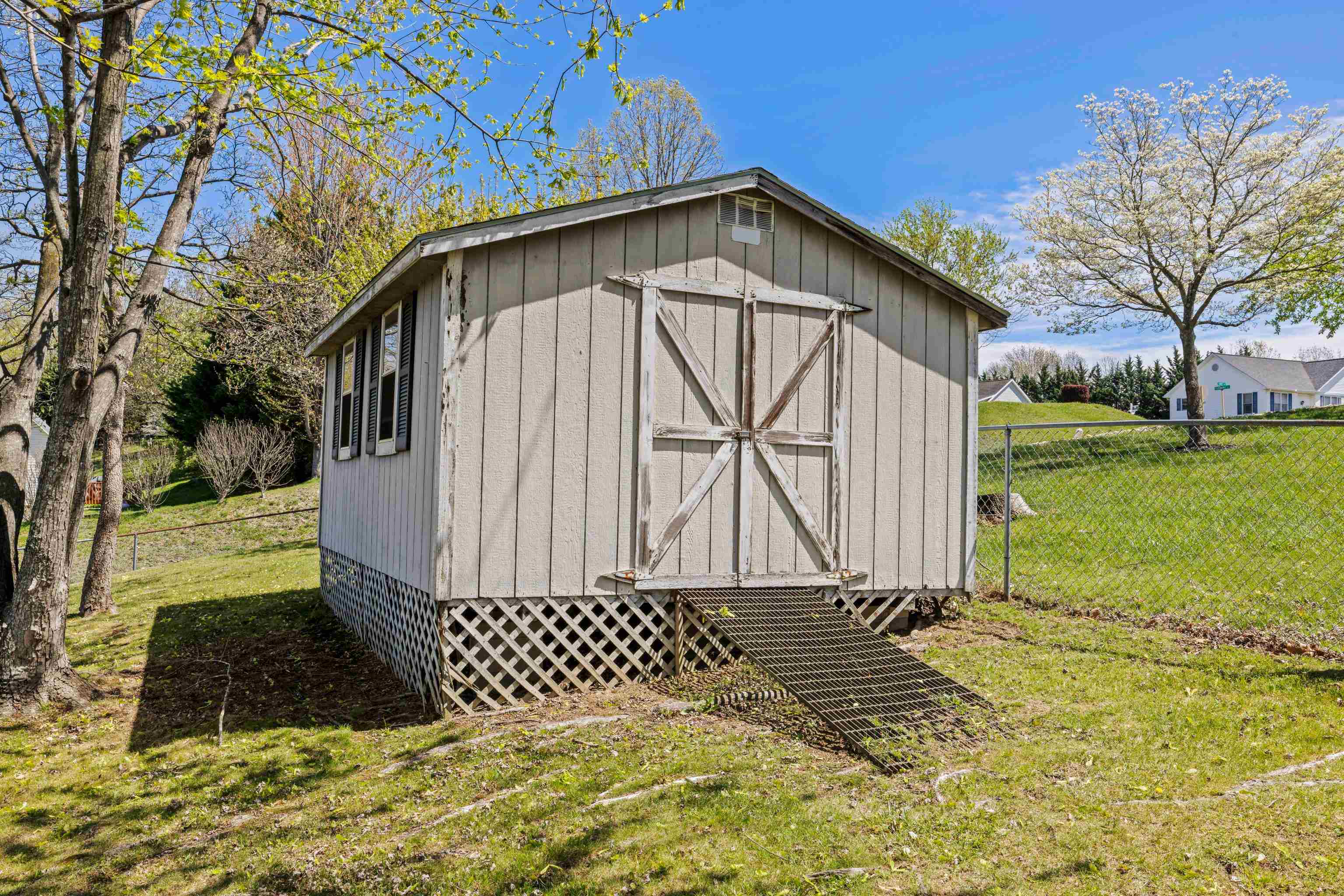 2 SINGING PINES LN