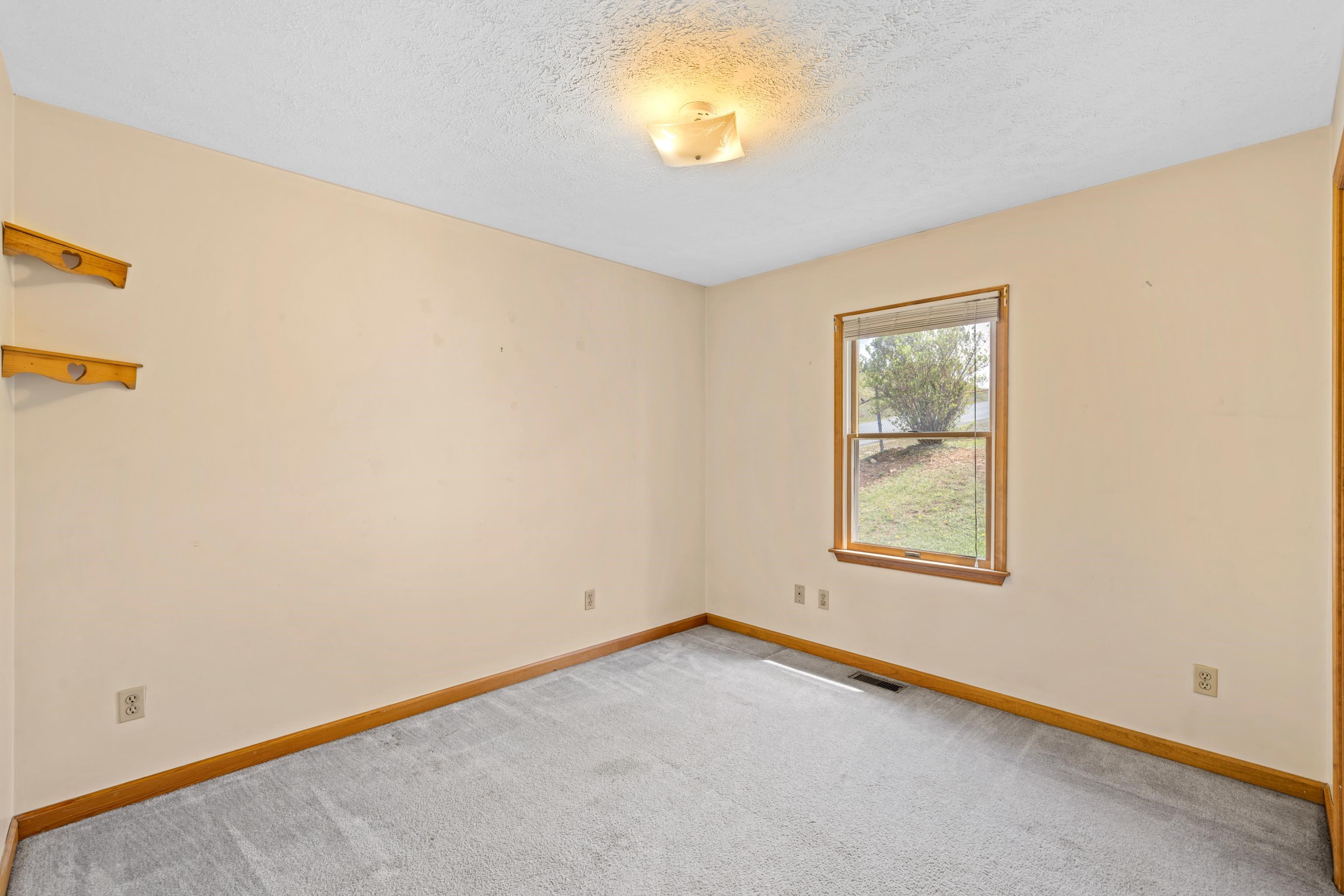 2 SINGING PINES LN