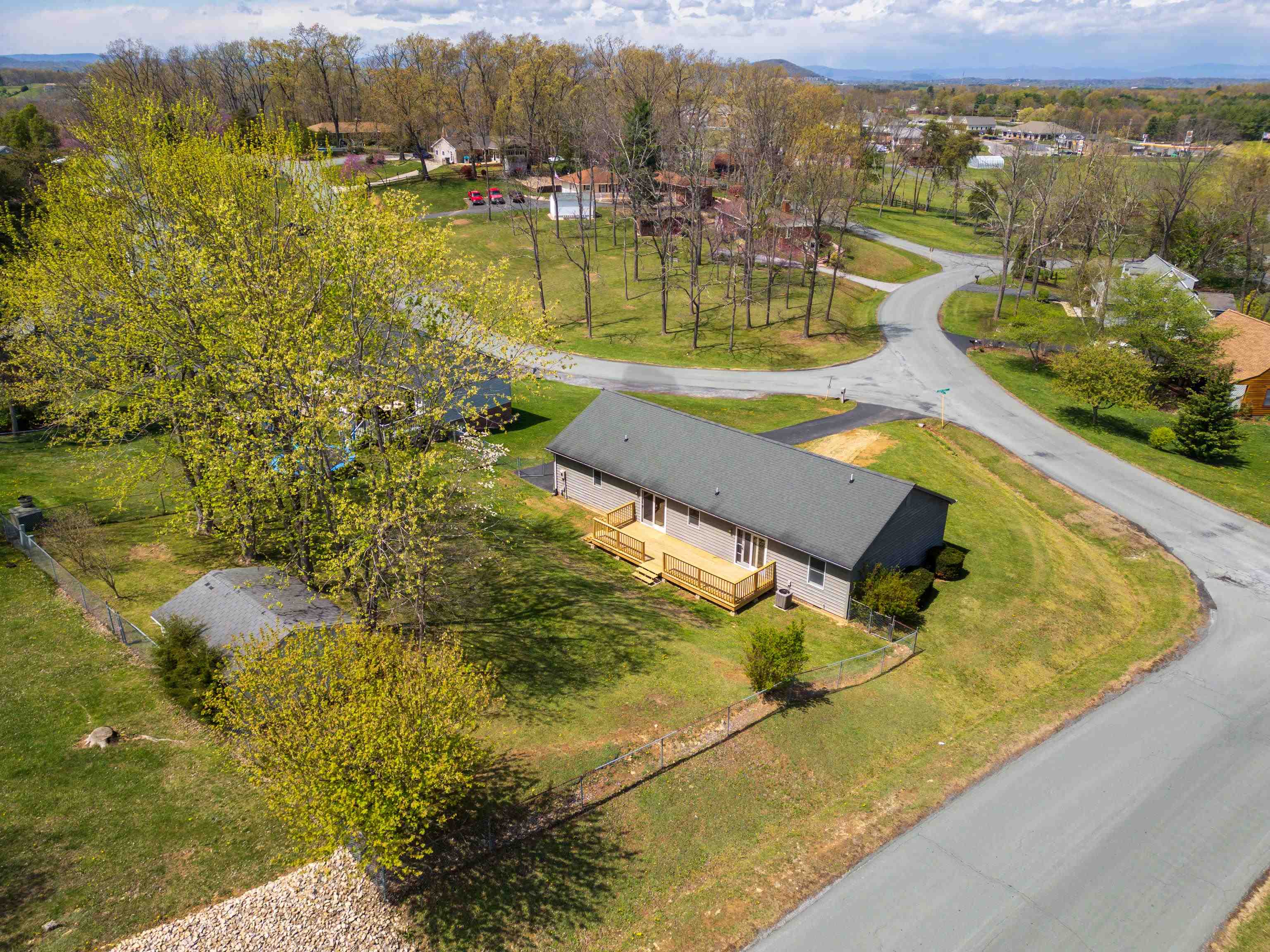 2 SINGING PINES LN