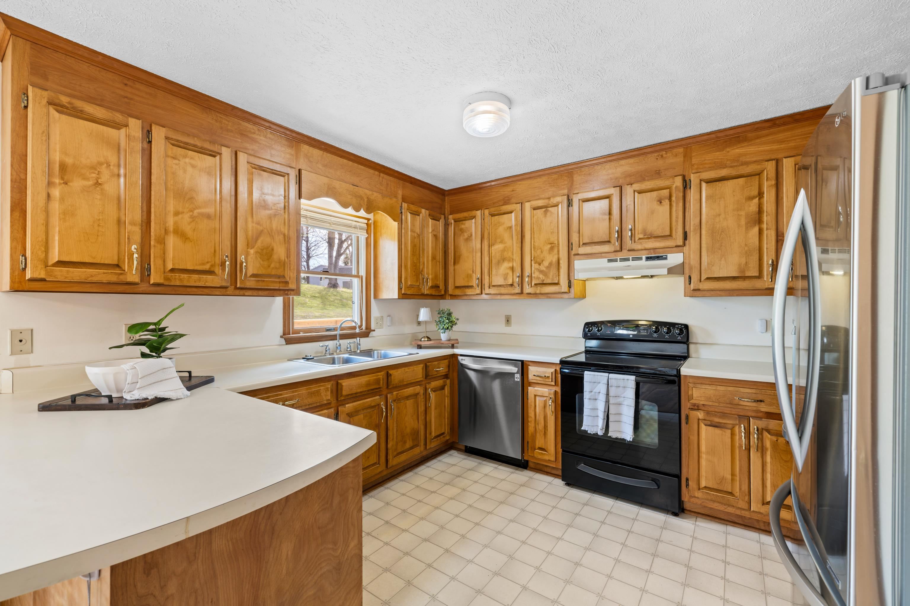 2 SINGING PINES LN