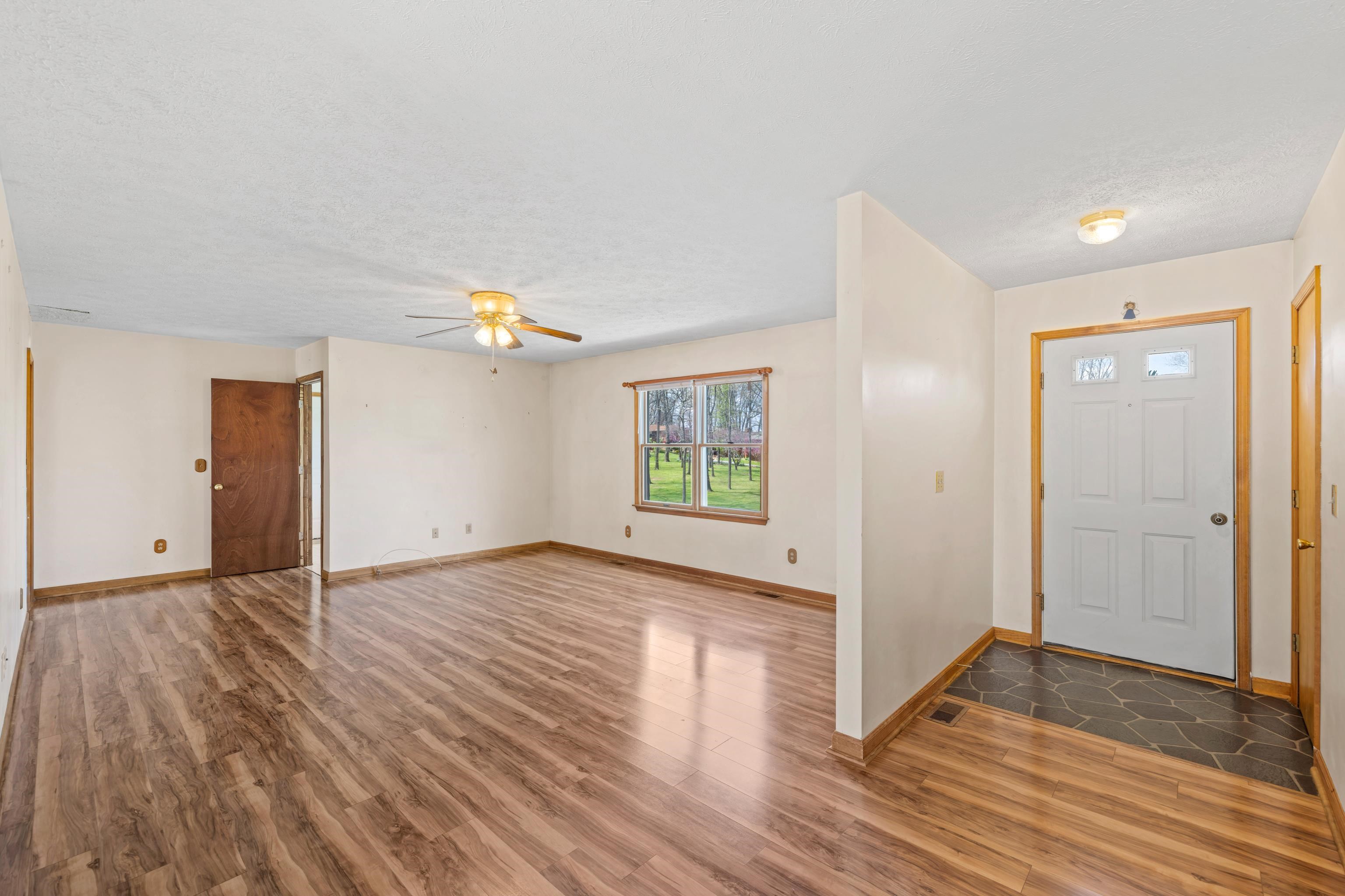 2 SINGING PINES LN