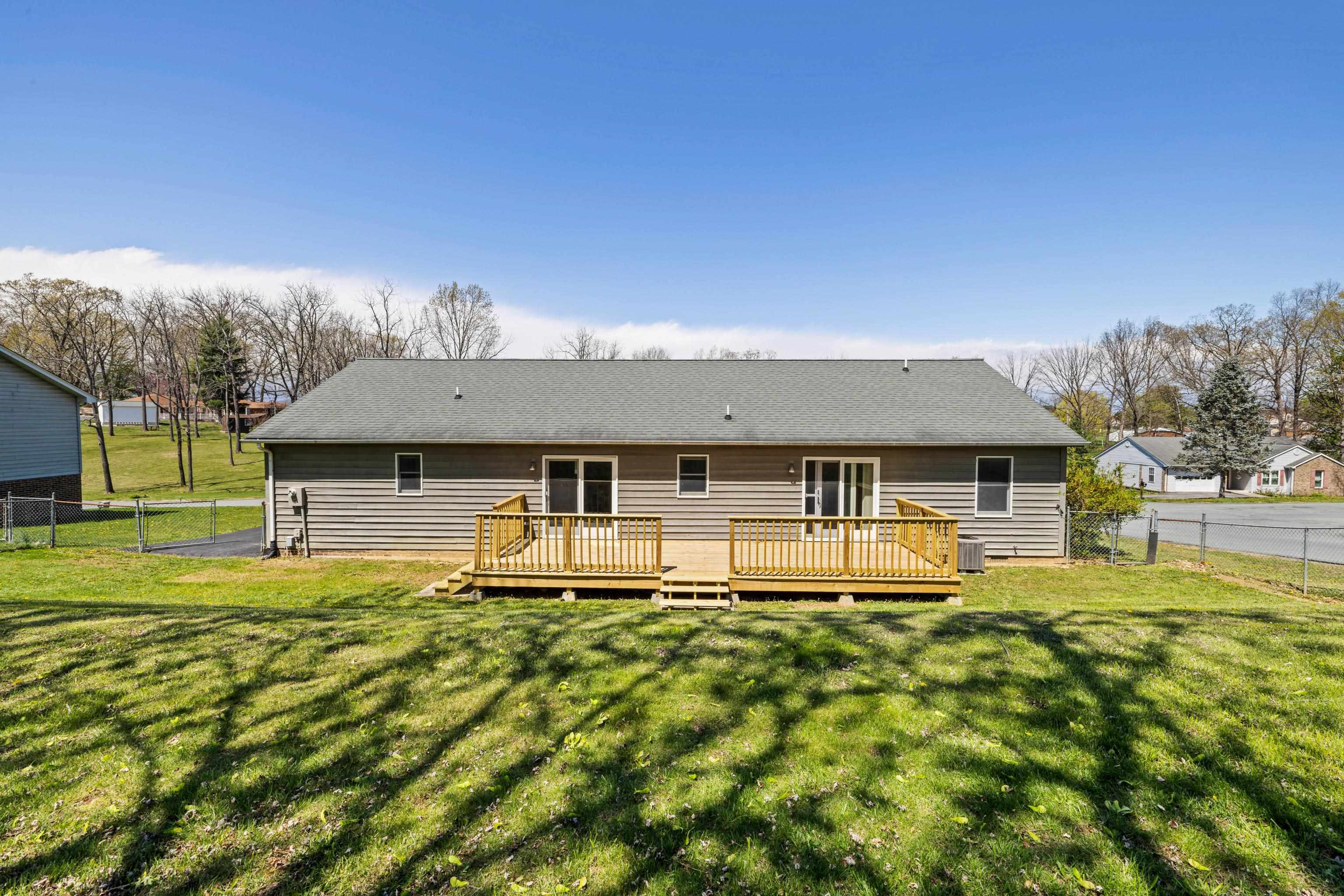 2 SINGING PINES LN