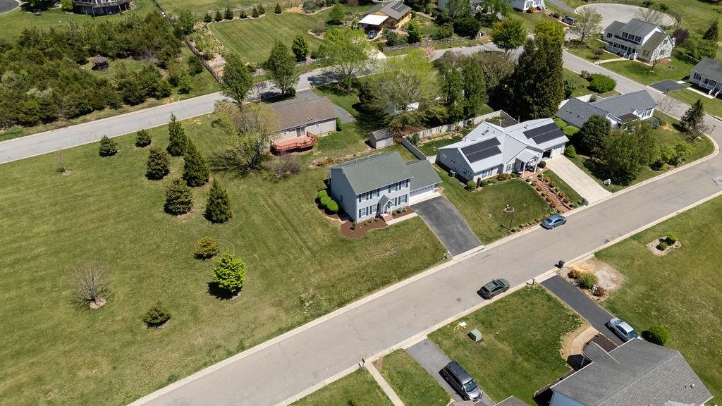 114 COLONNADE AVE