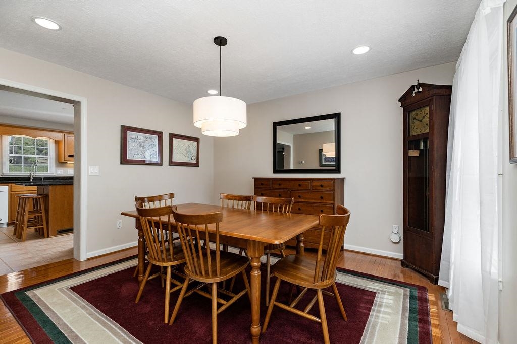 114 COLONNADE AVE