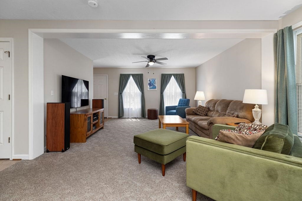 114 COLONNADE AVE