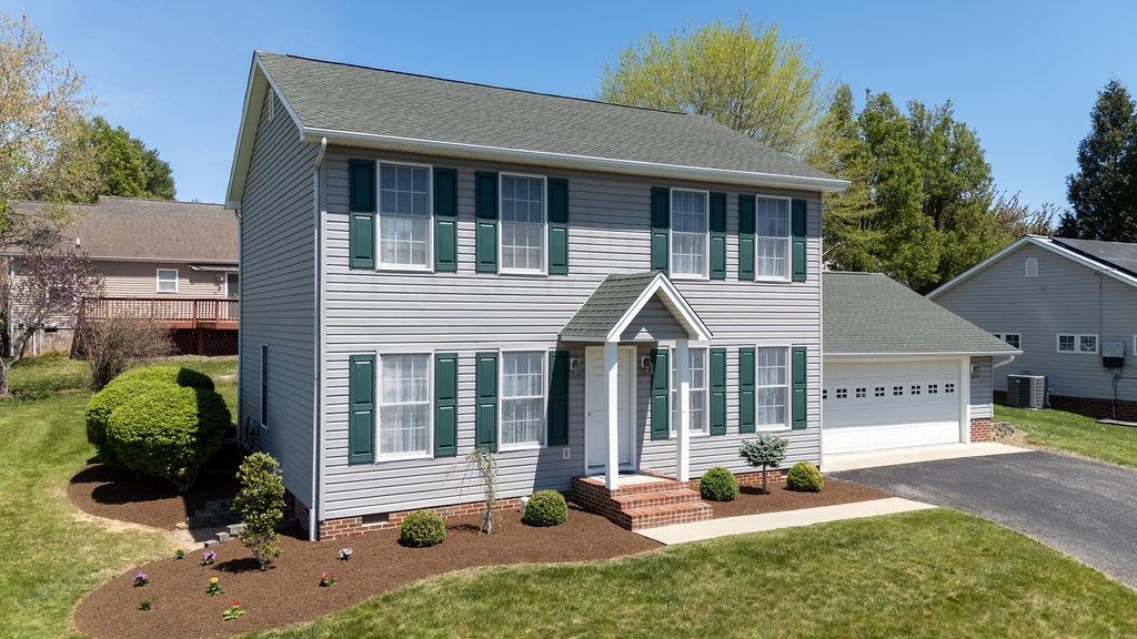 114 COLONNADE AVE