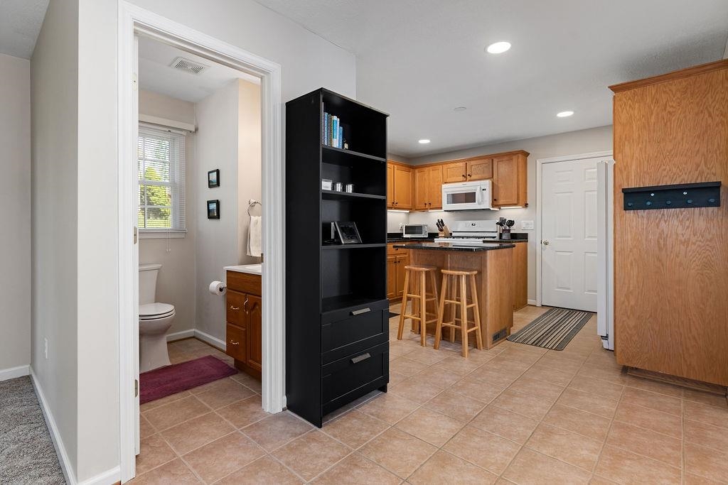 114 COLONNADE AVE