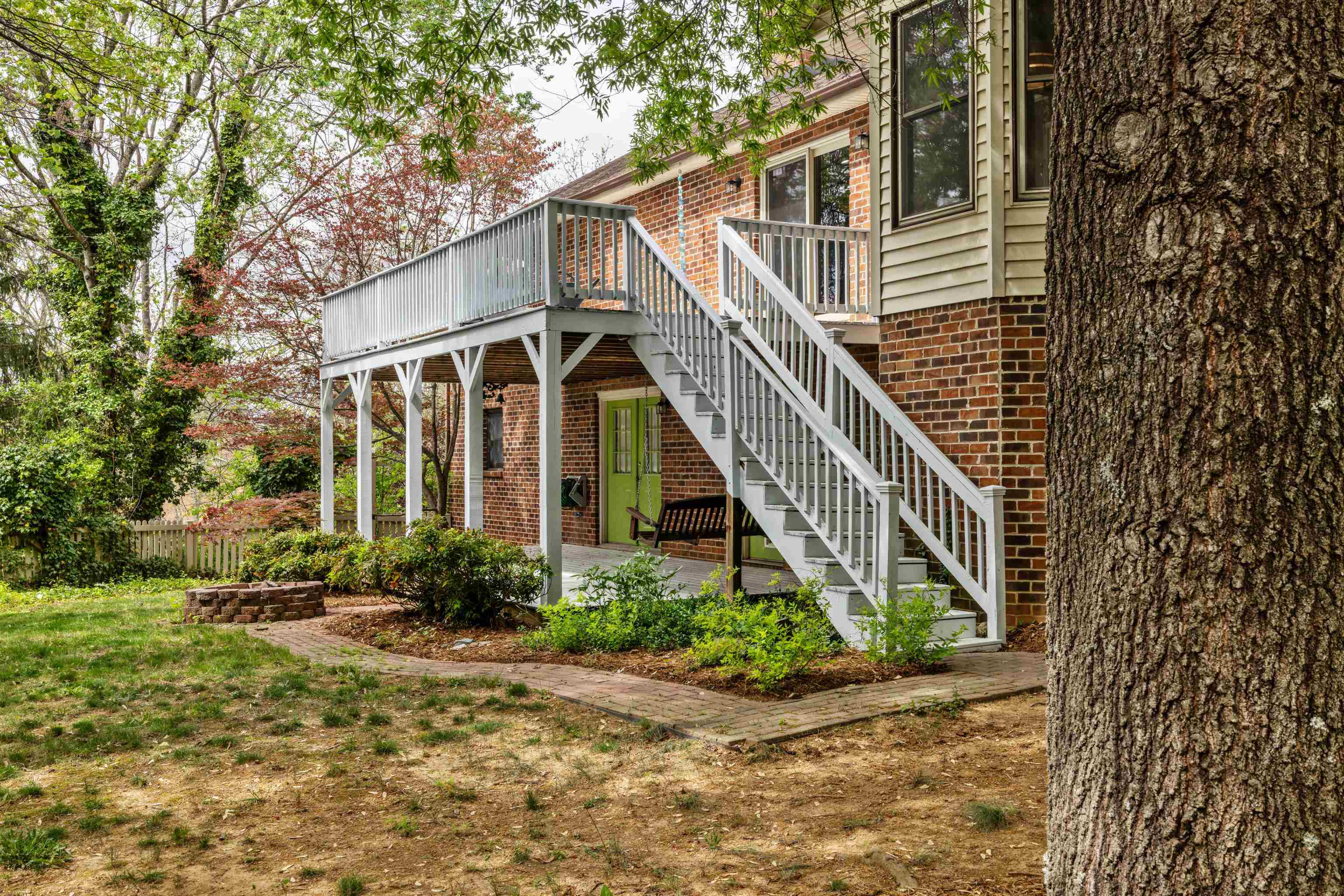 812 LAMMERMOOR DR