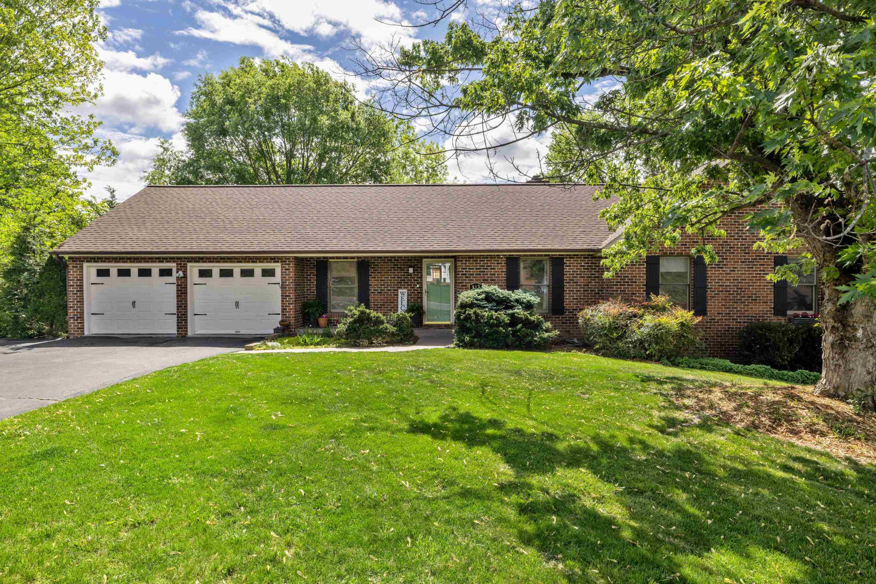 812 LAMMERMOOR DR