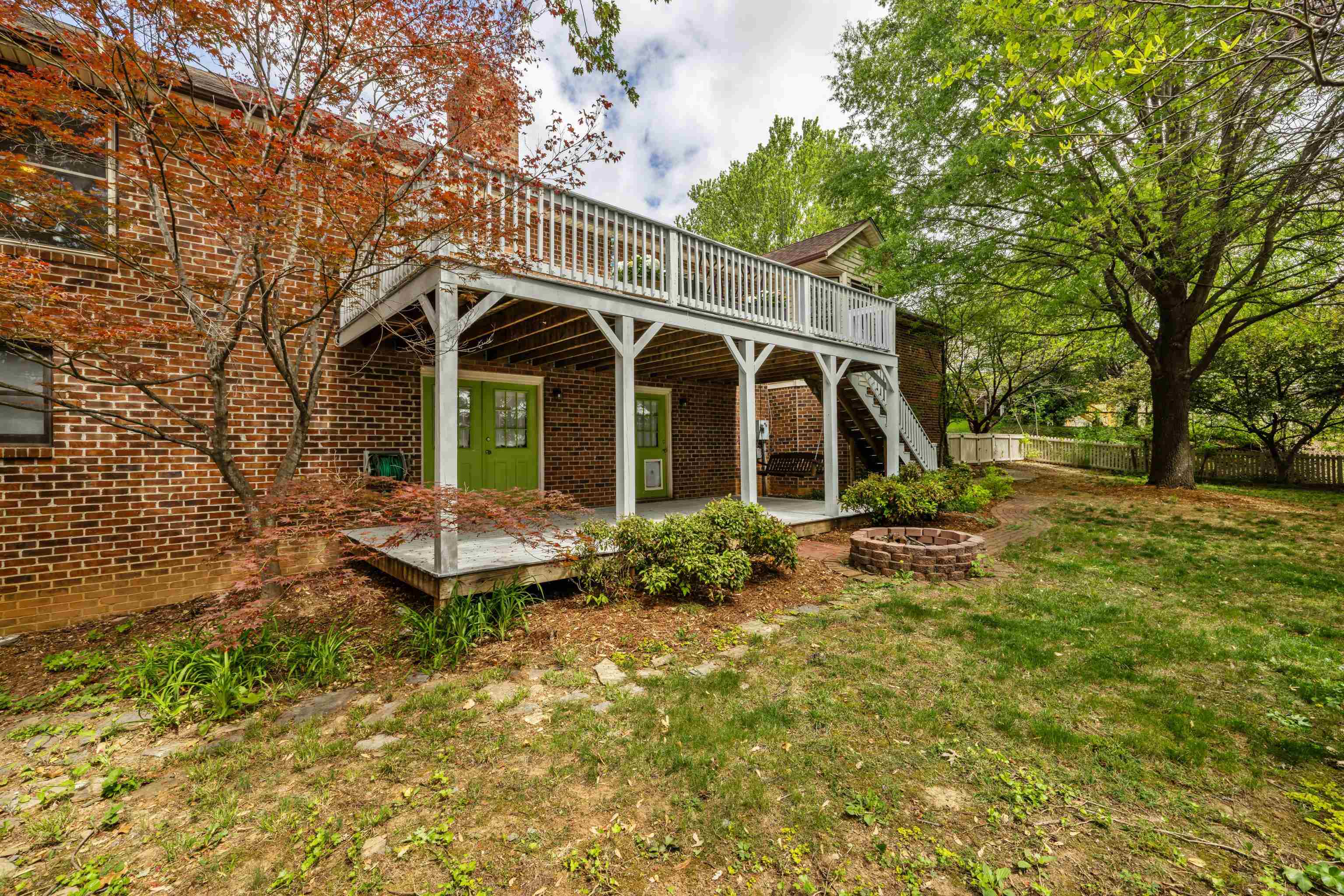 812 LAMMERMOOR DR