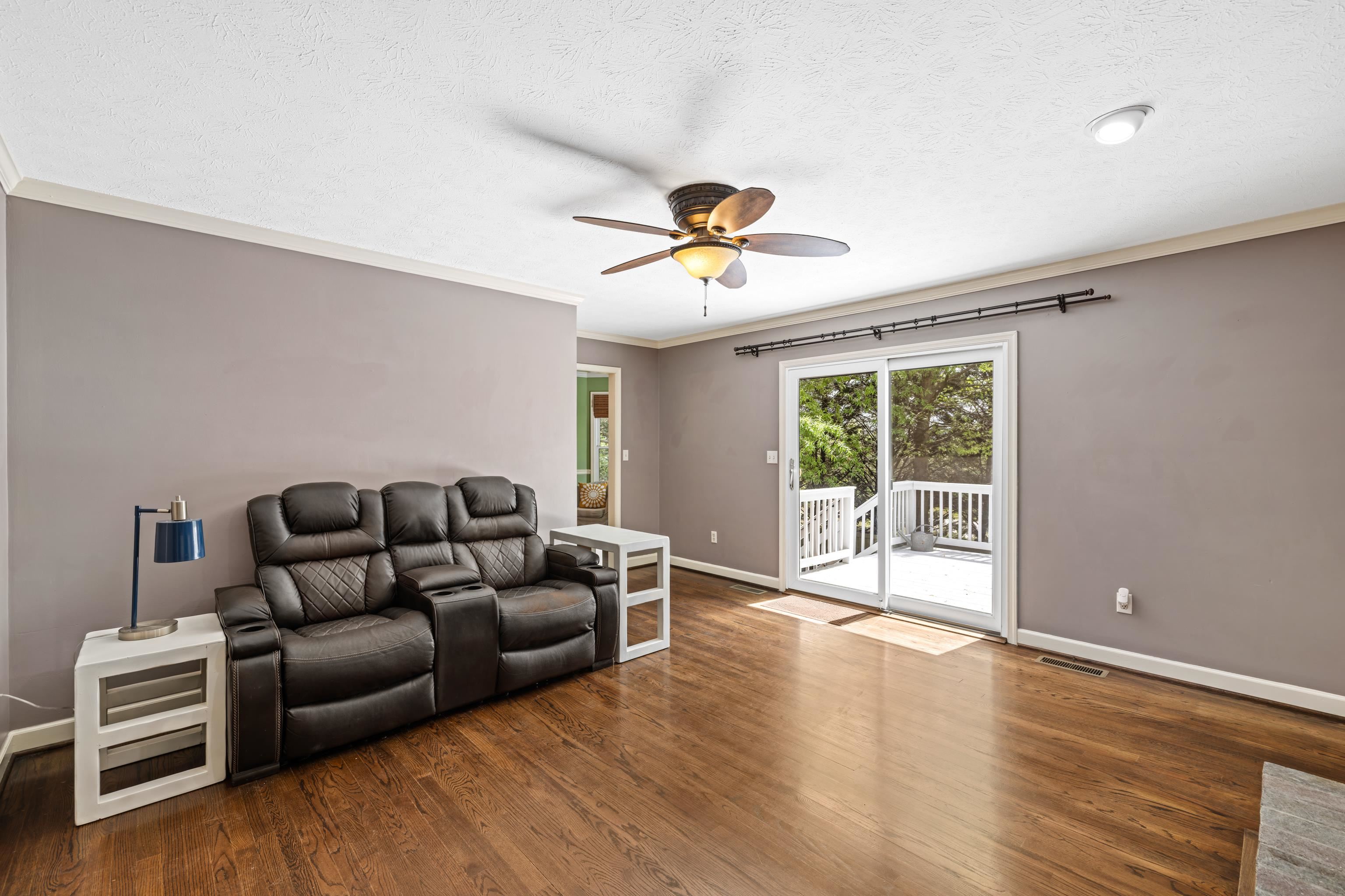 812 LAMMERMOOR DR