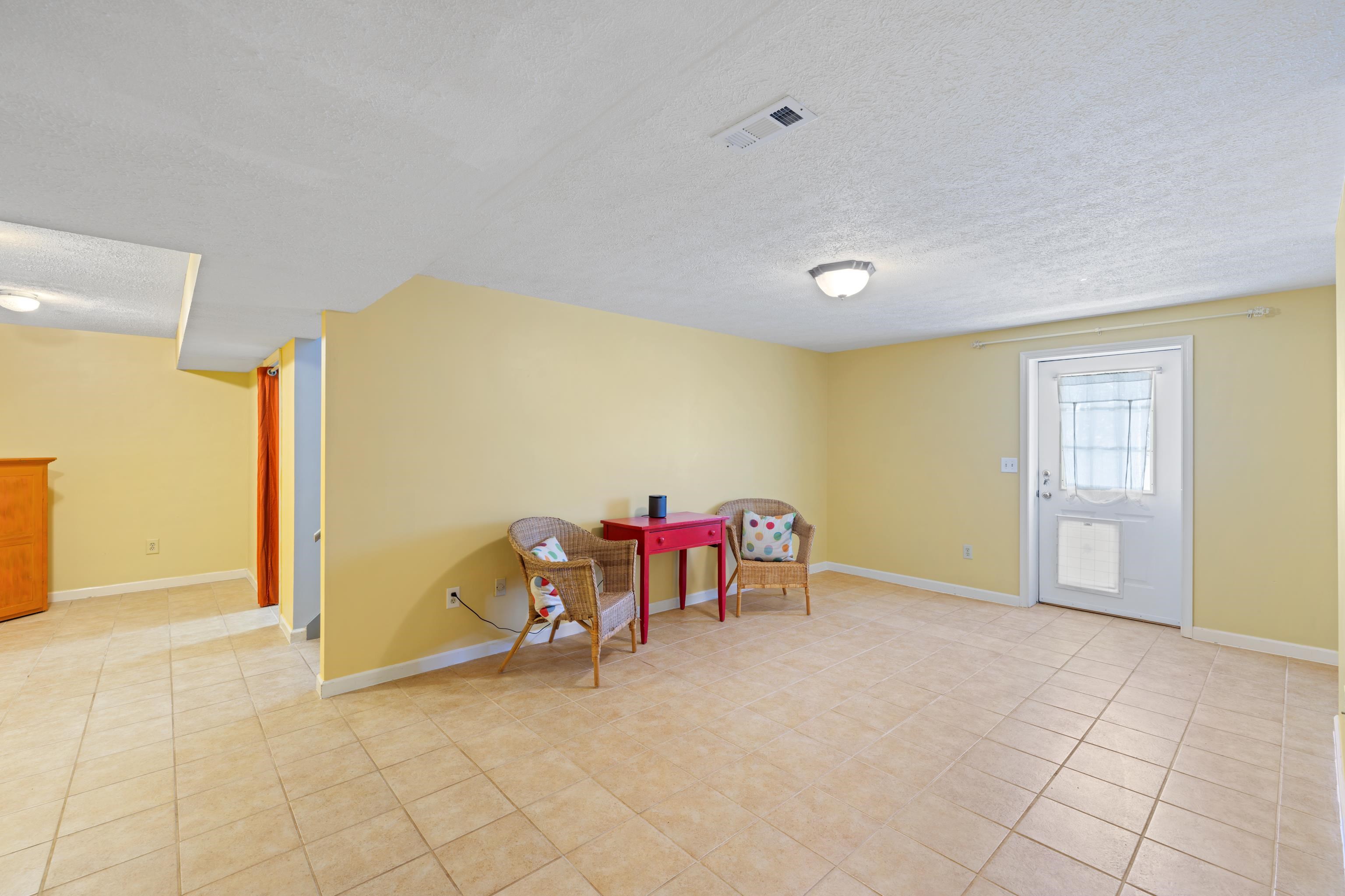 812 LAMMERMOOR DR