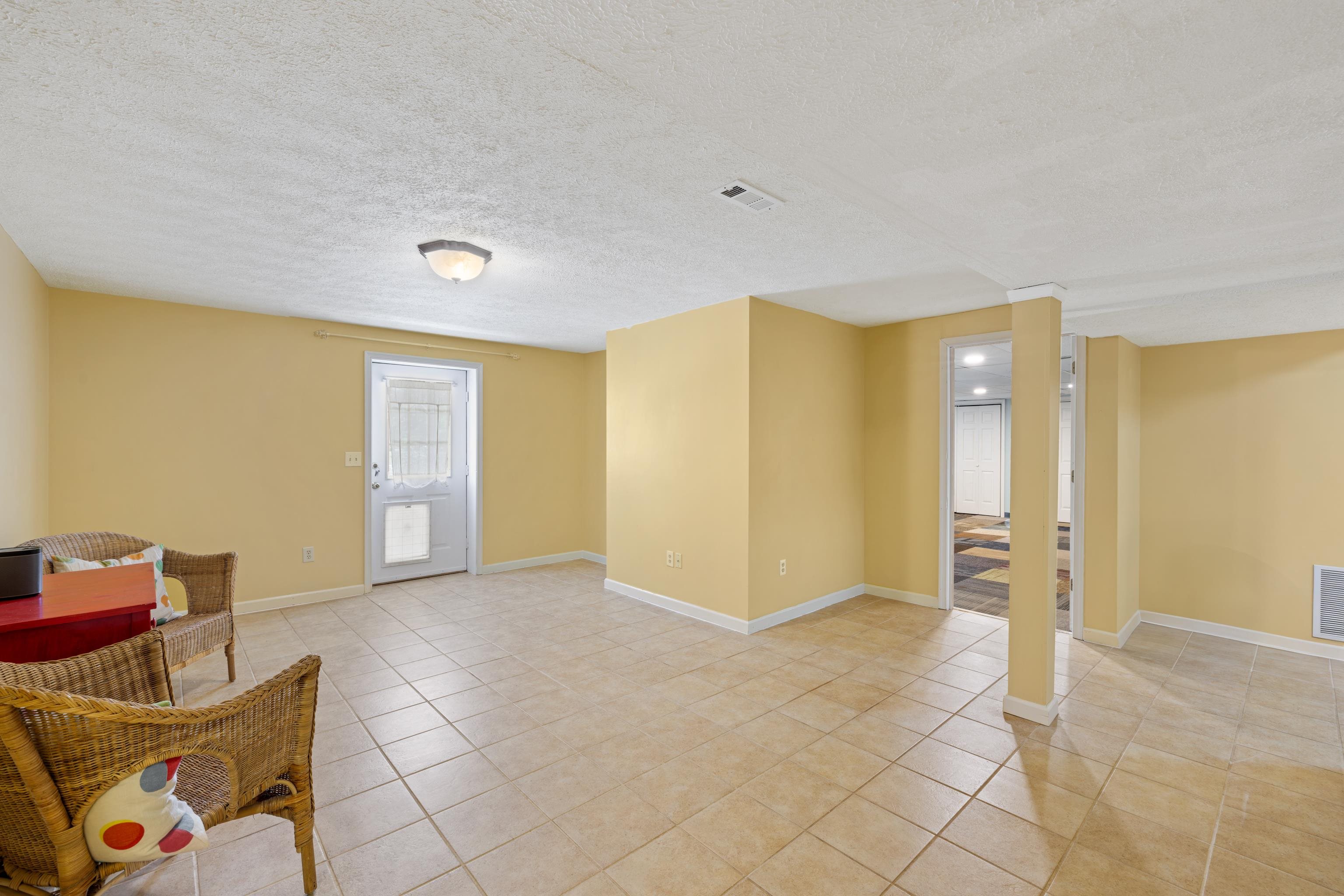 812 LAMMERMOOR DR