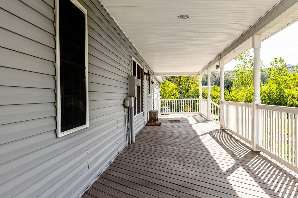 1916 TINKLING SPRING DR