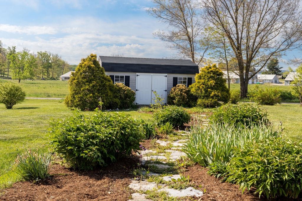 1916 TINKLING SPRING DR