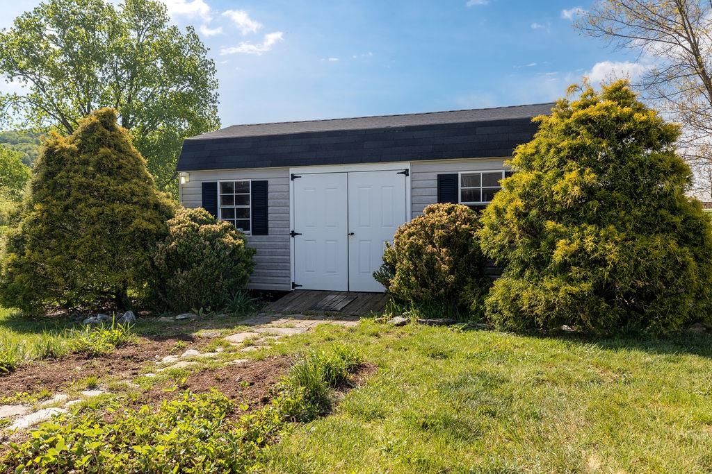1916 TINKLING SPRING DR