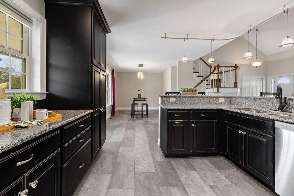 1916 TINKLING SPRING DR