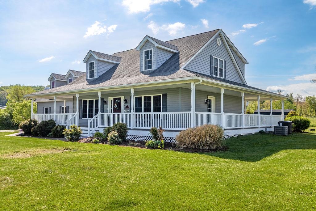 1916 TINKLING SPRING DR