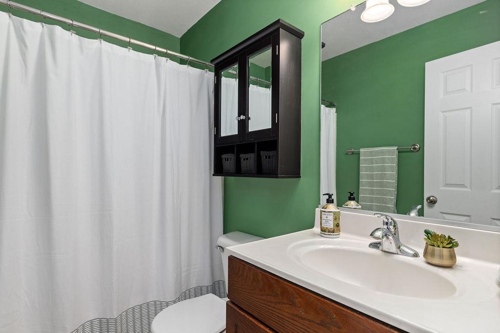 1916 TINKLING SPRING DR