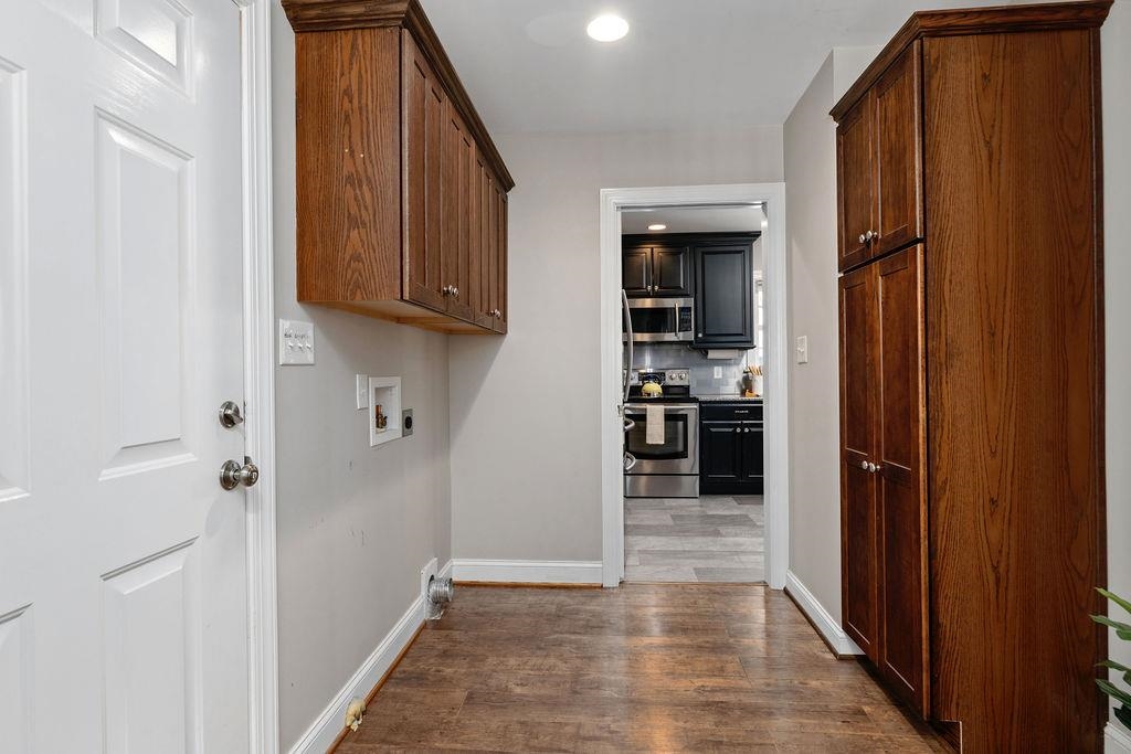1916 TINKLING SPRING DR