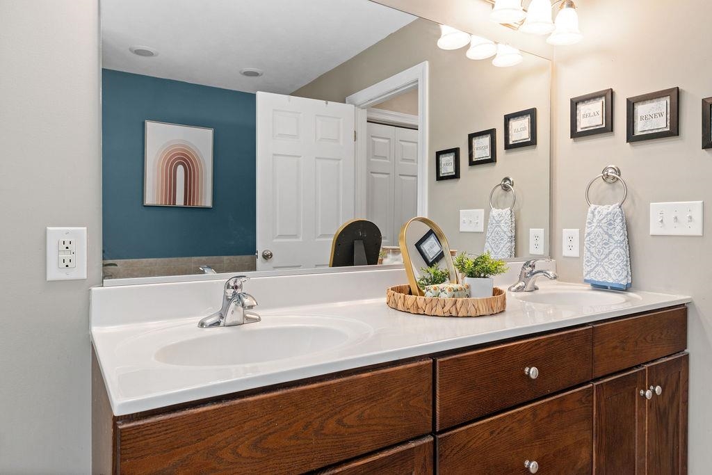 1916 TINKLING SPRING DR