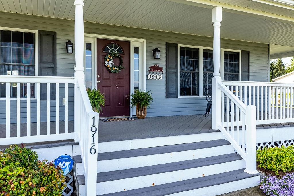1916 TINKLING SPRING DR