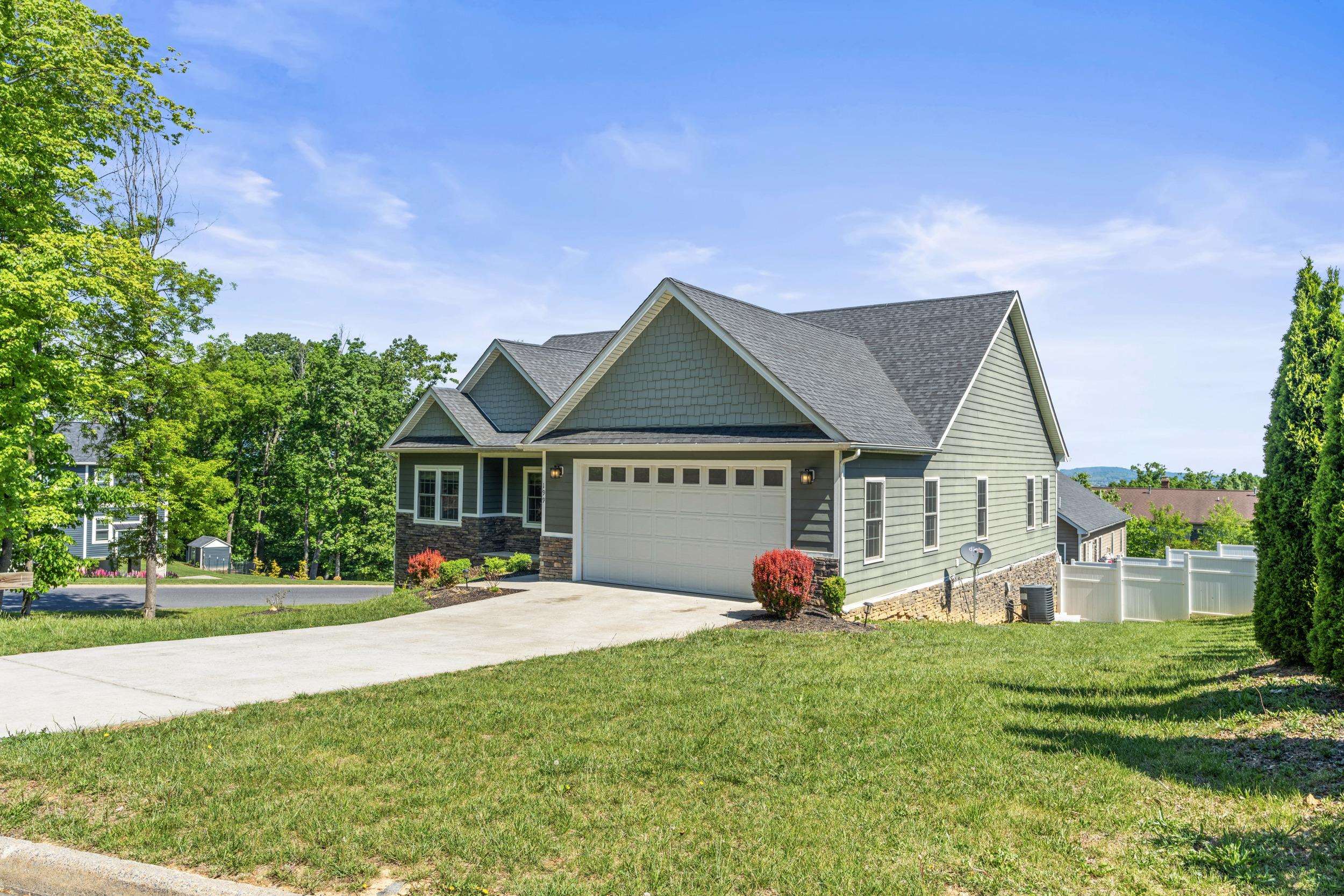 199 BLUE STONE HILLS DR