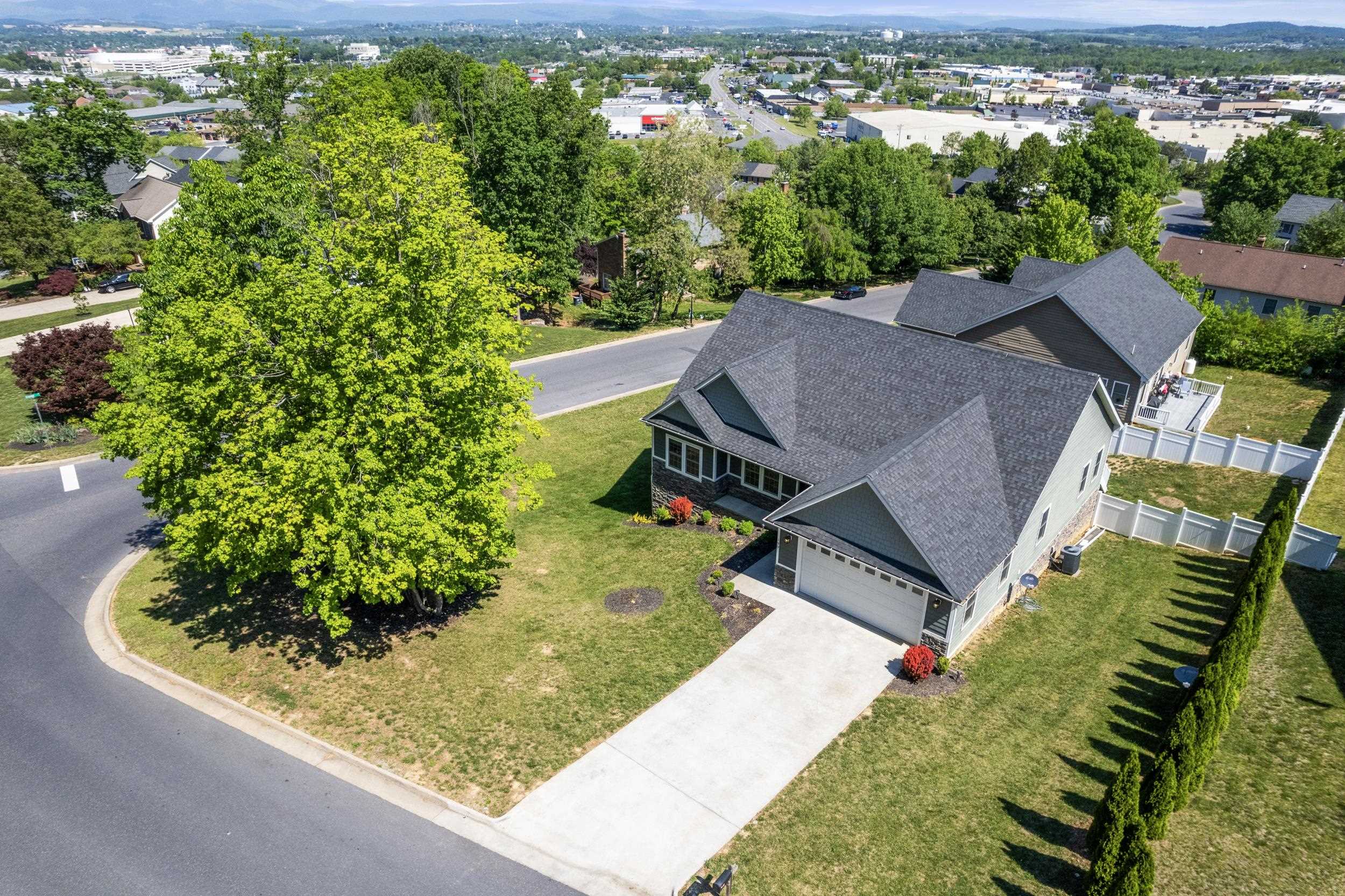199 BLUE STONE HILLS DR