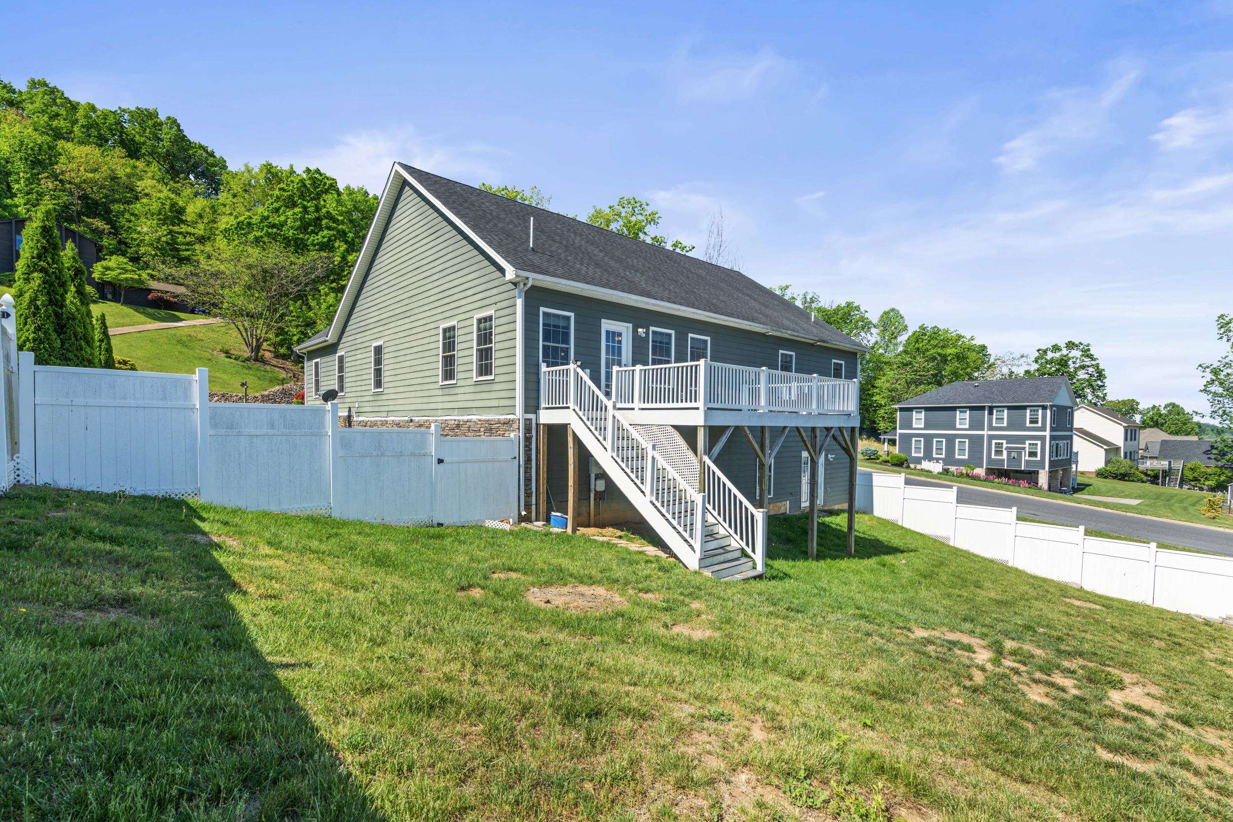 199 BLUE STONE HILLS DR