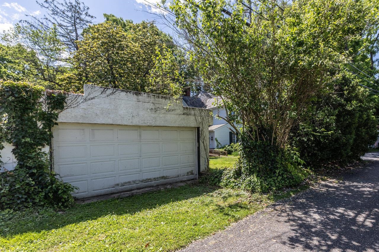 557 S WAYNE AVE
