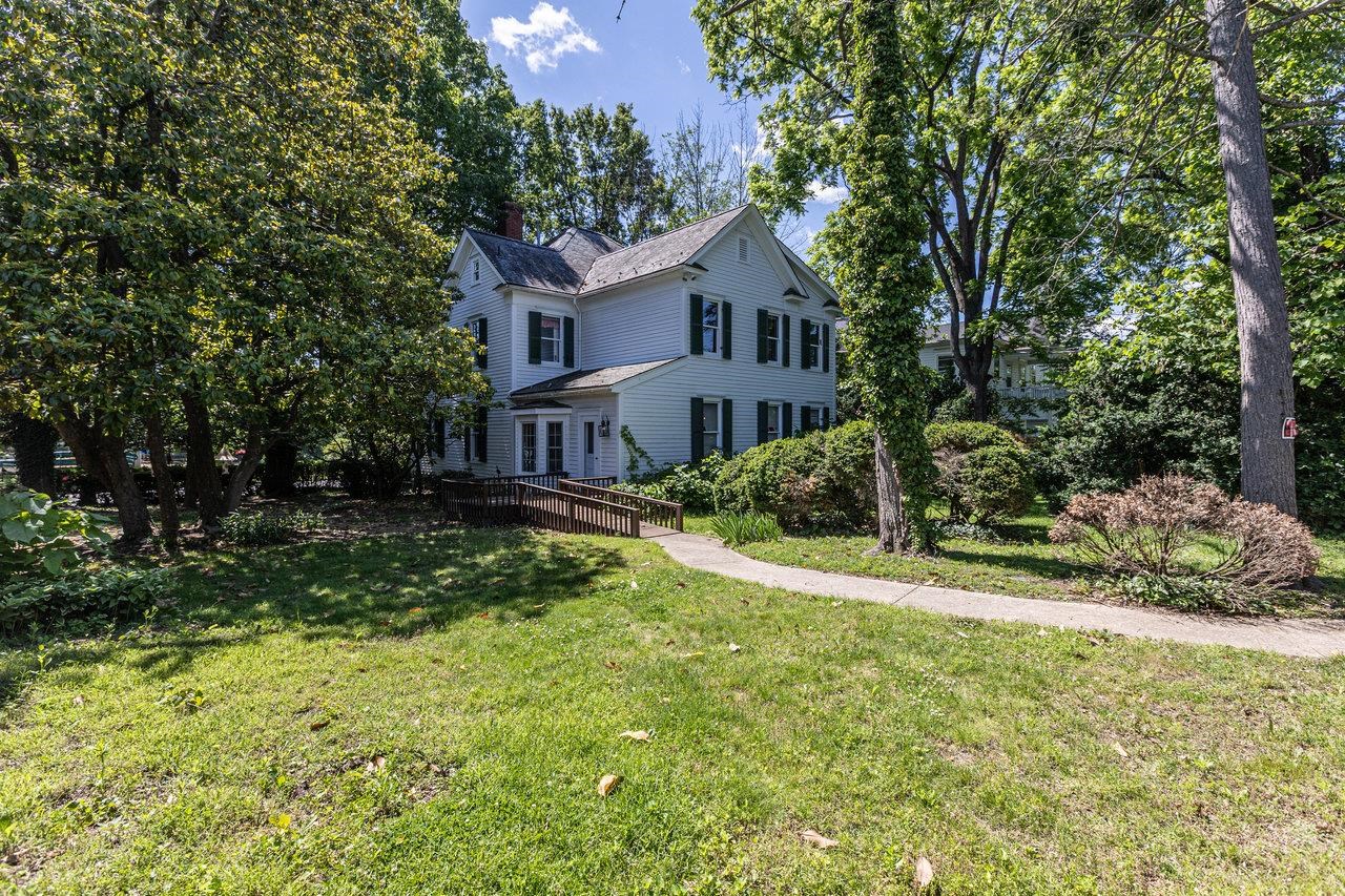 557 S WAYNE AVE