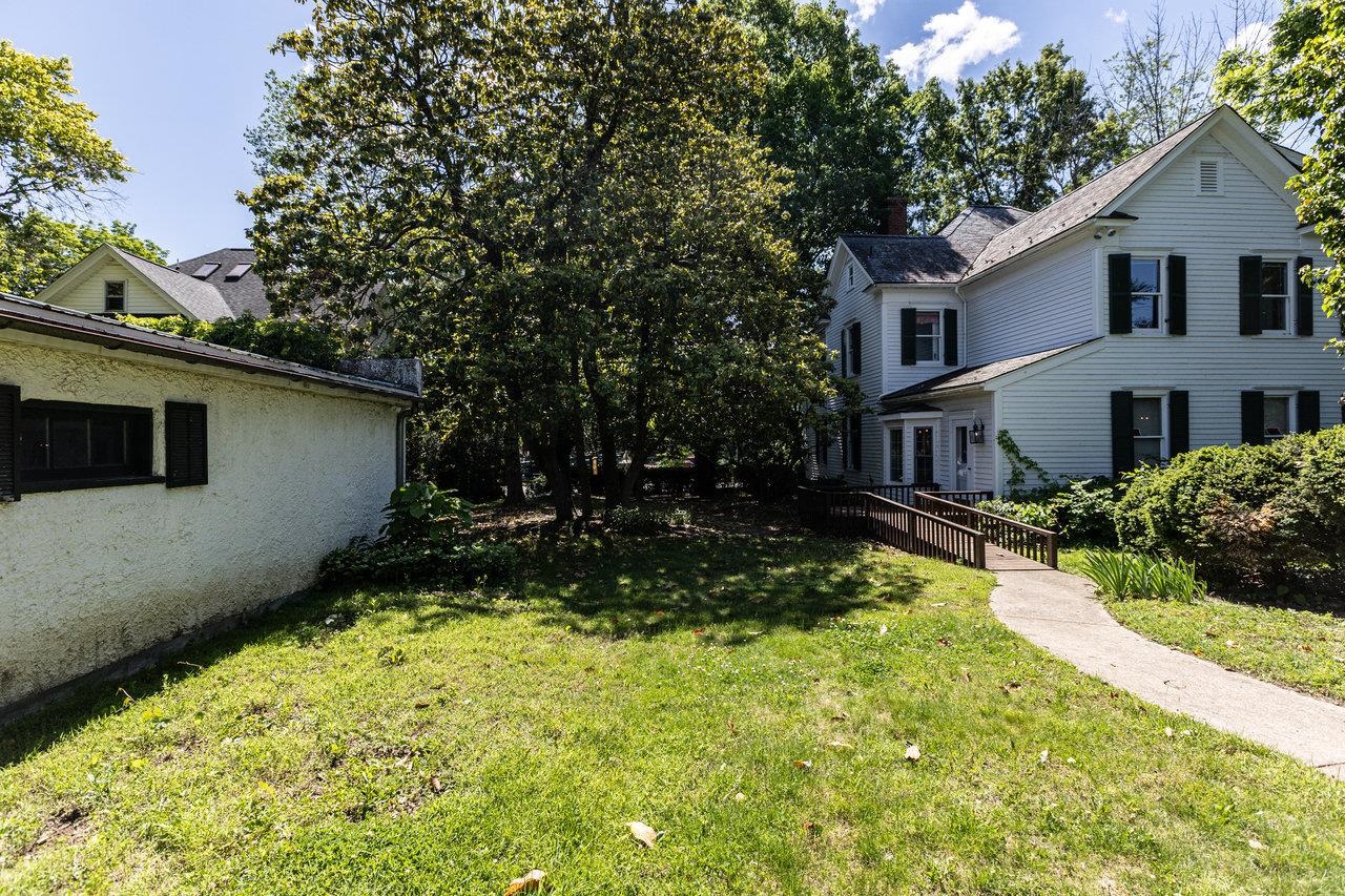 557 S WAYNE AVE