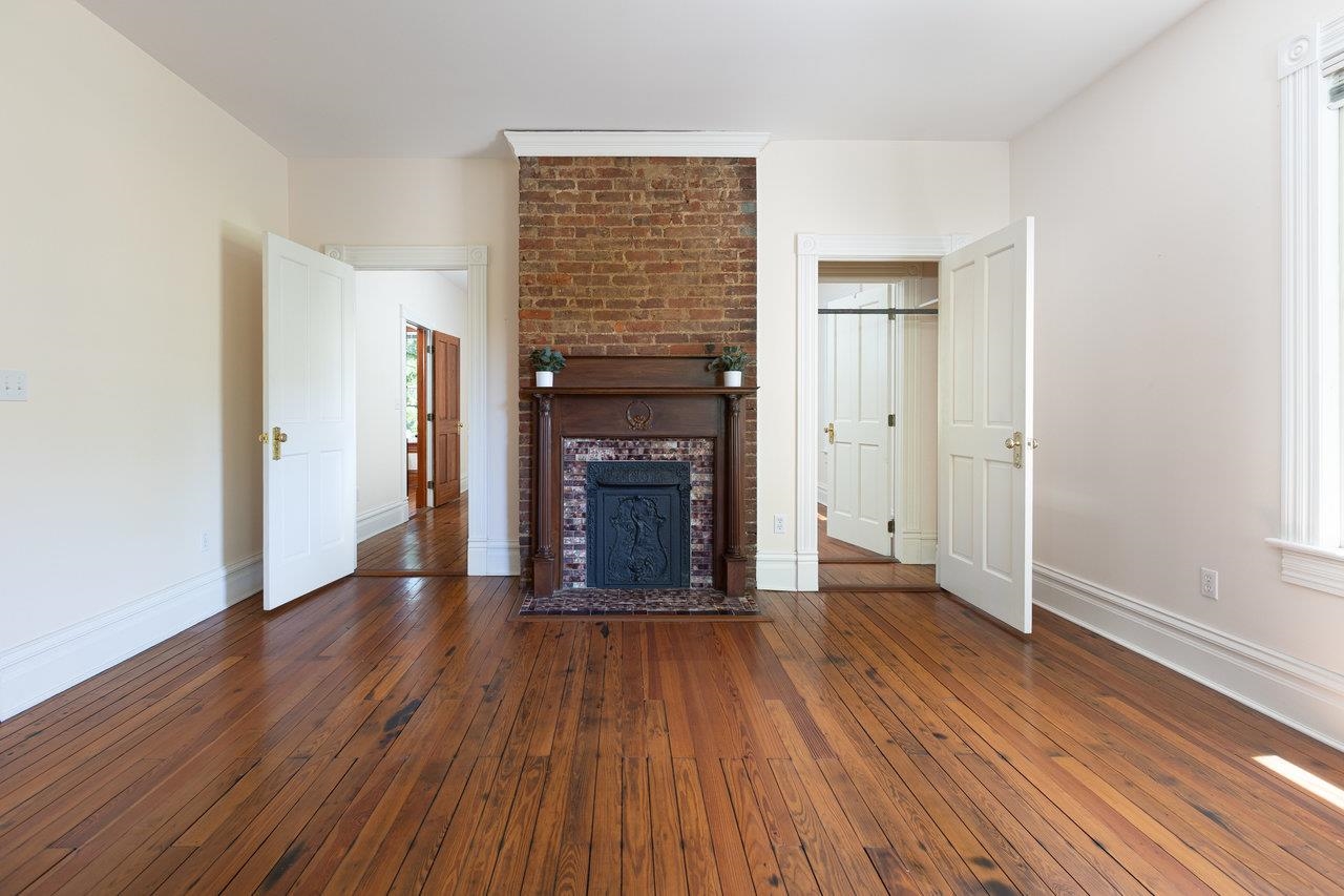 557 S WAYNE AVE