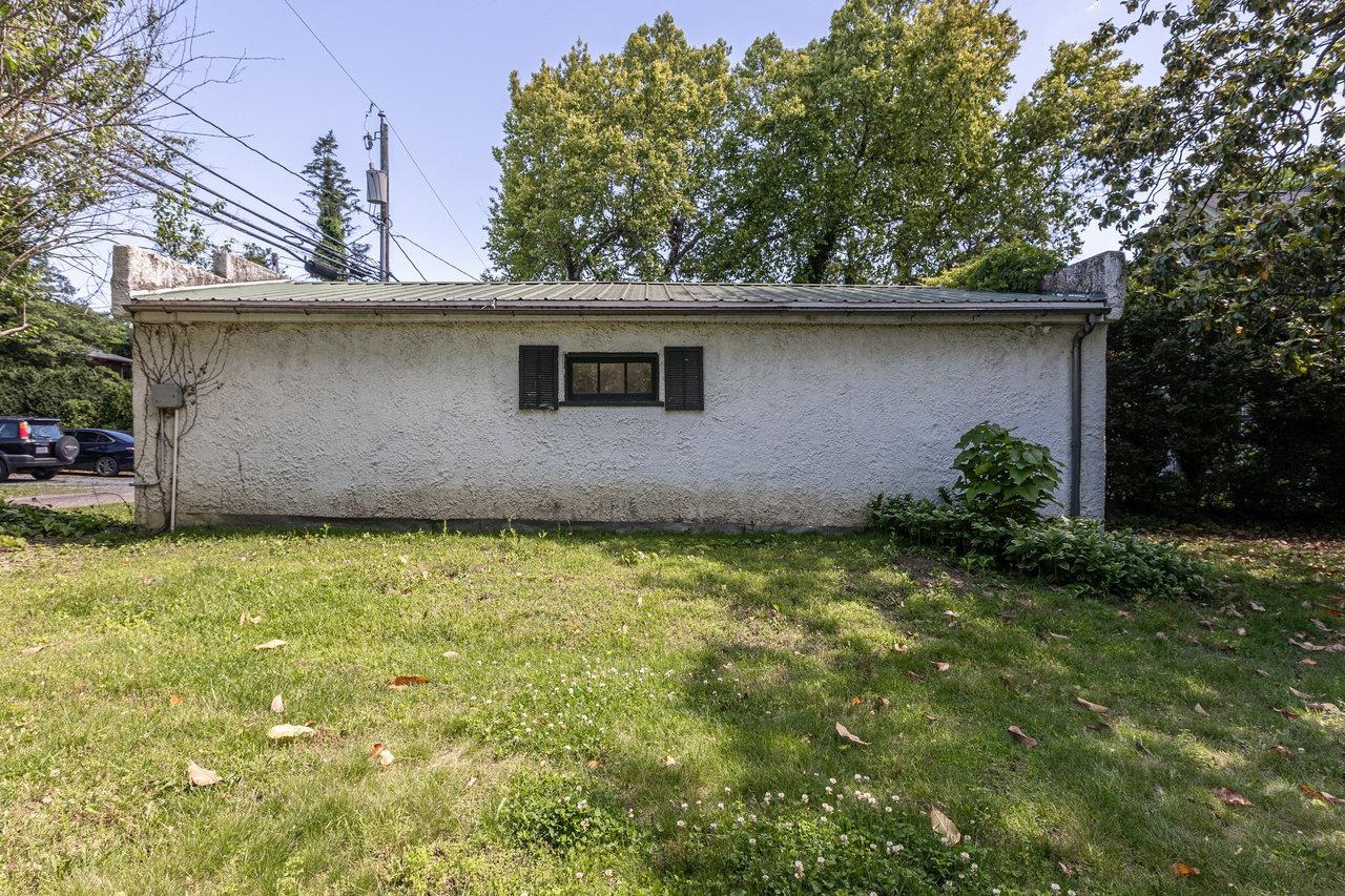 557 S WAYNE AVE