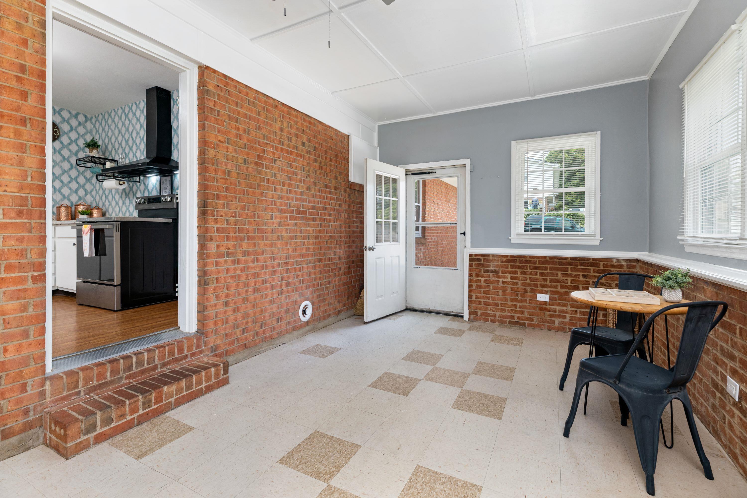 208 THOMAS ST