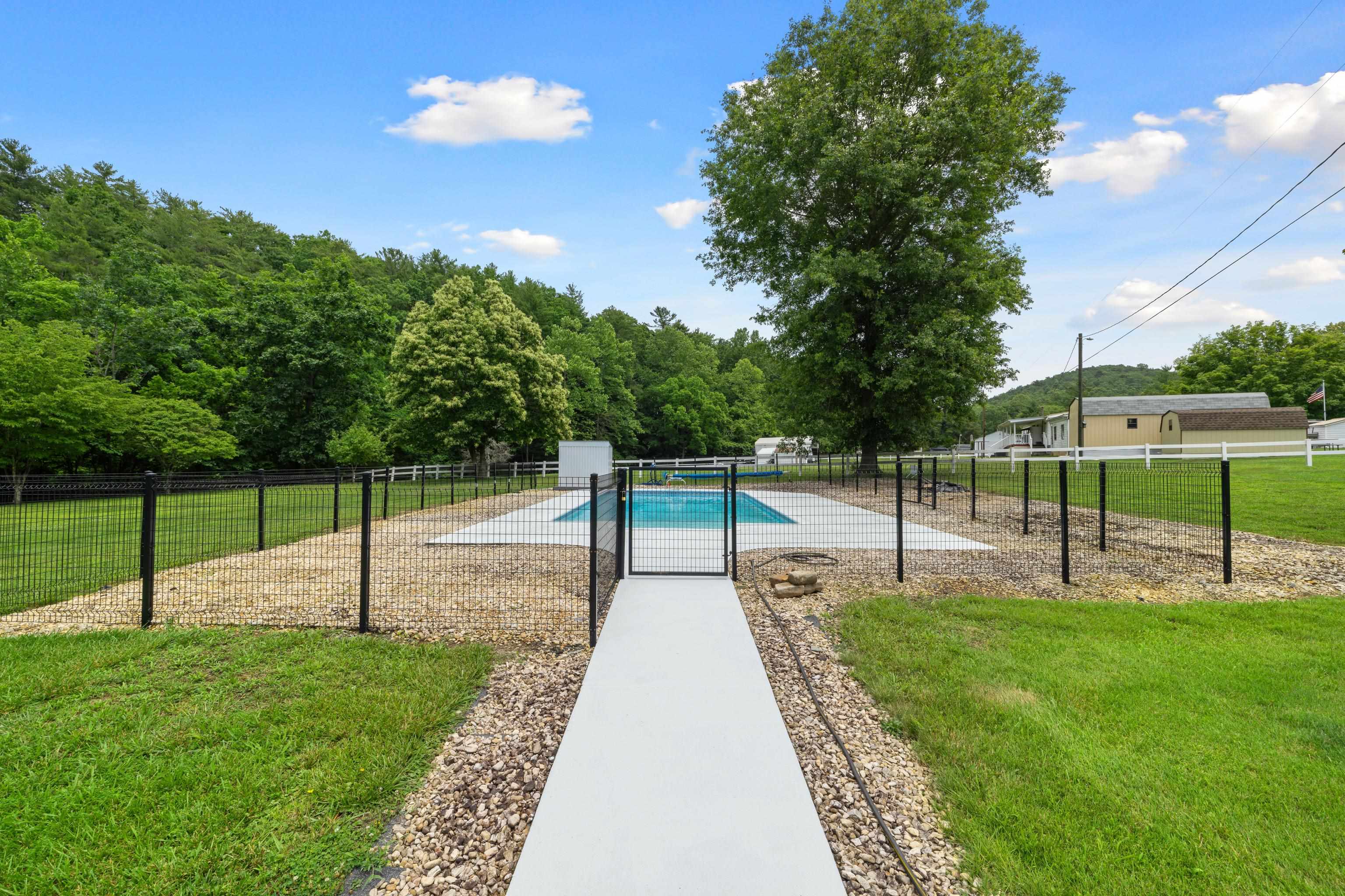 1653 LITTLE RIVER RD