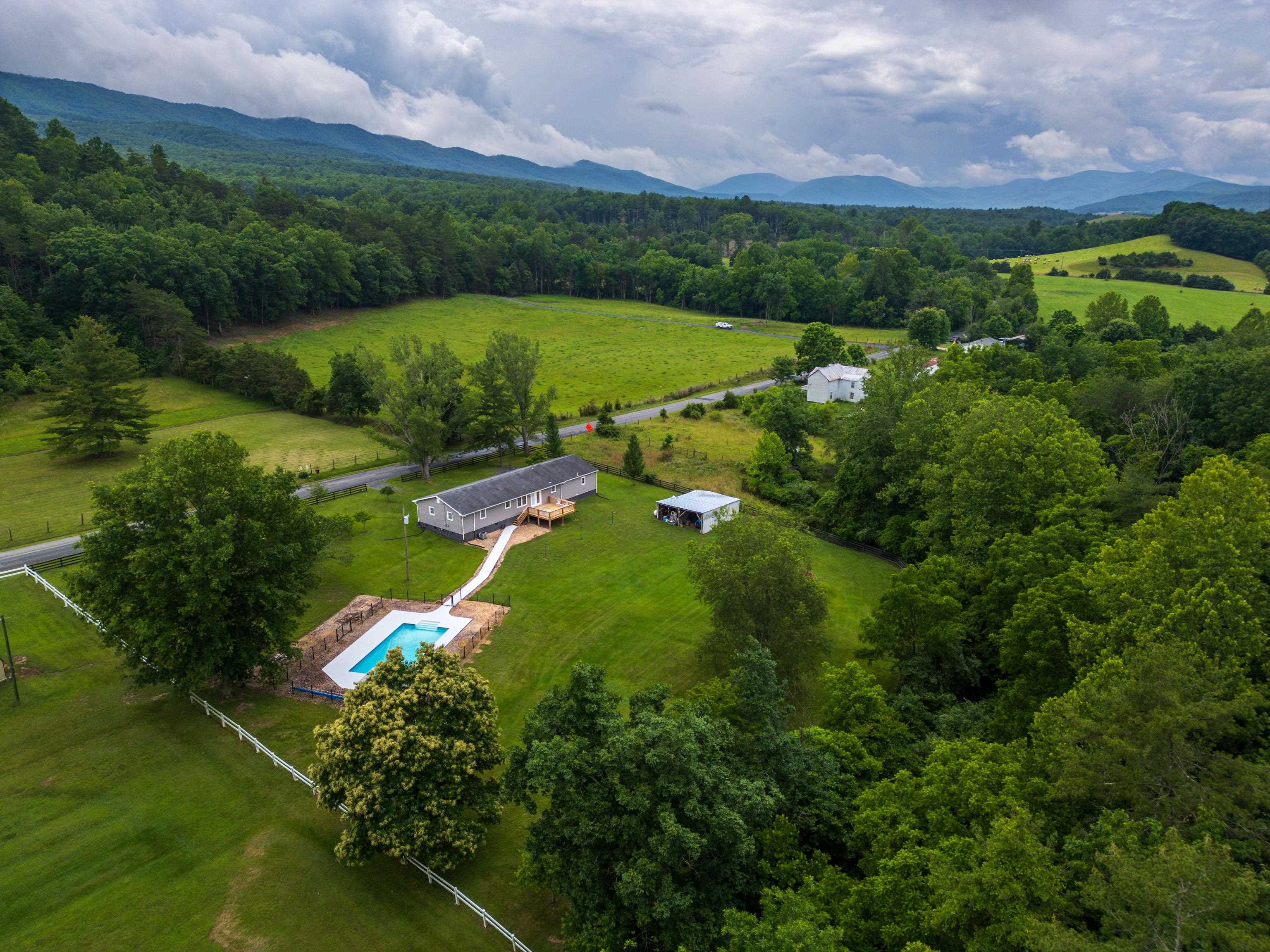 1653 LITTLE RIVER RD