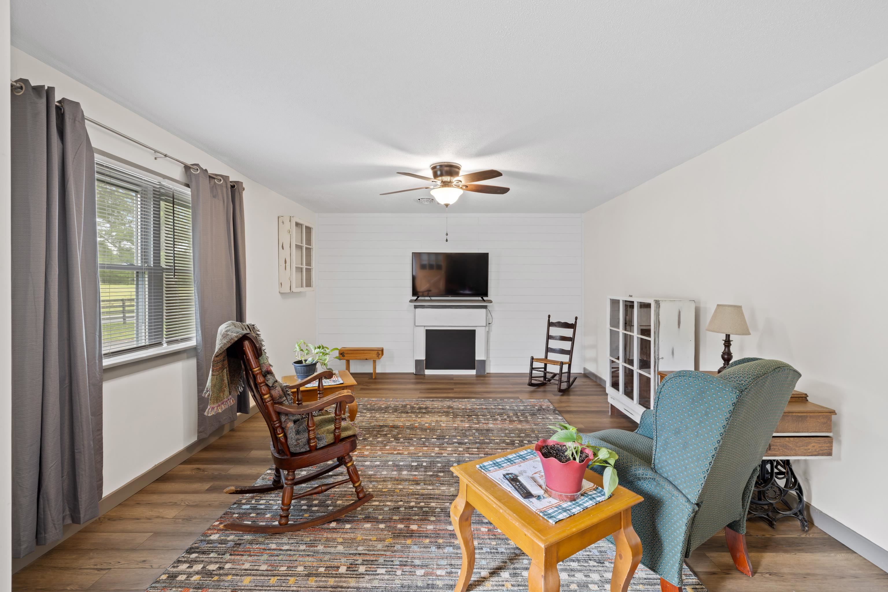 1653 LITTLE RIVER RD