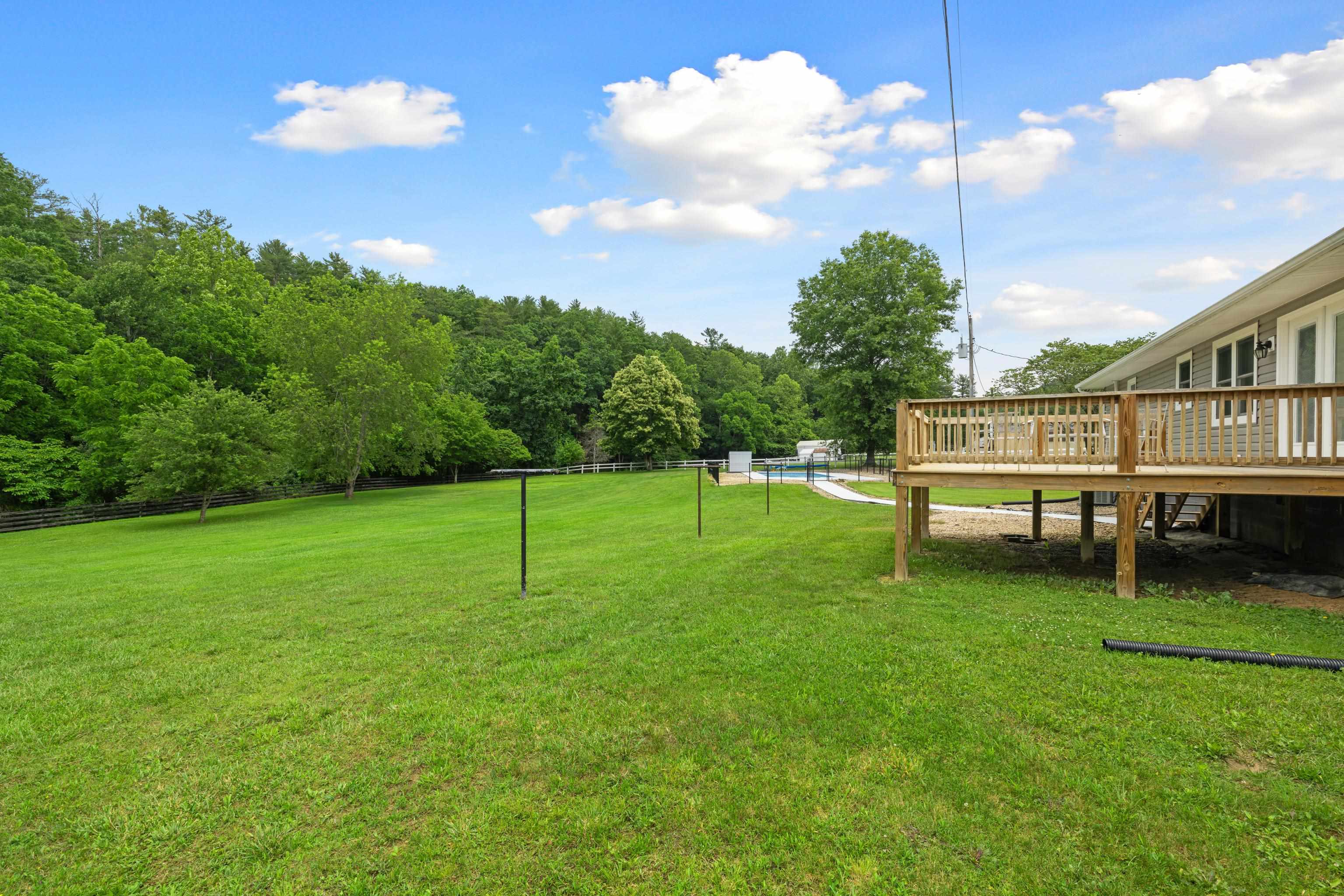 1653 LITTLE RIVER RD