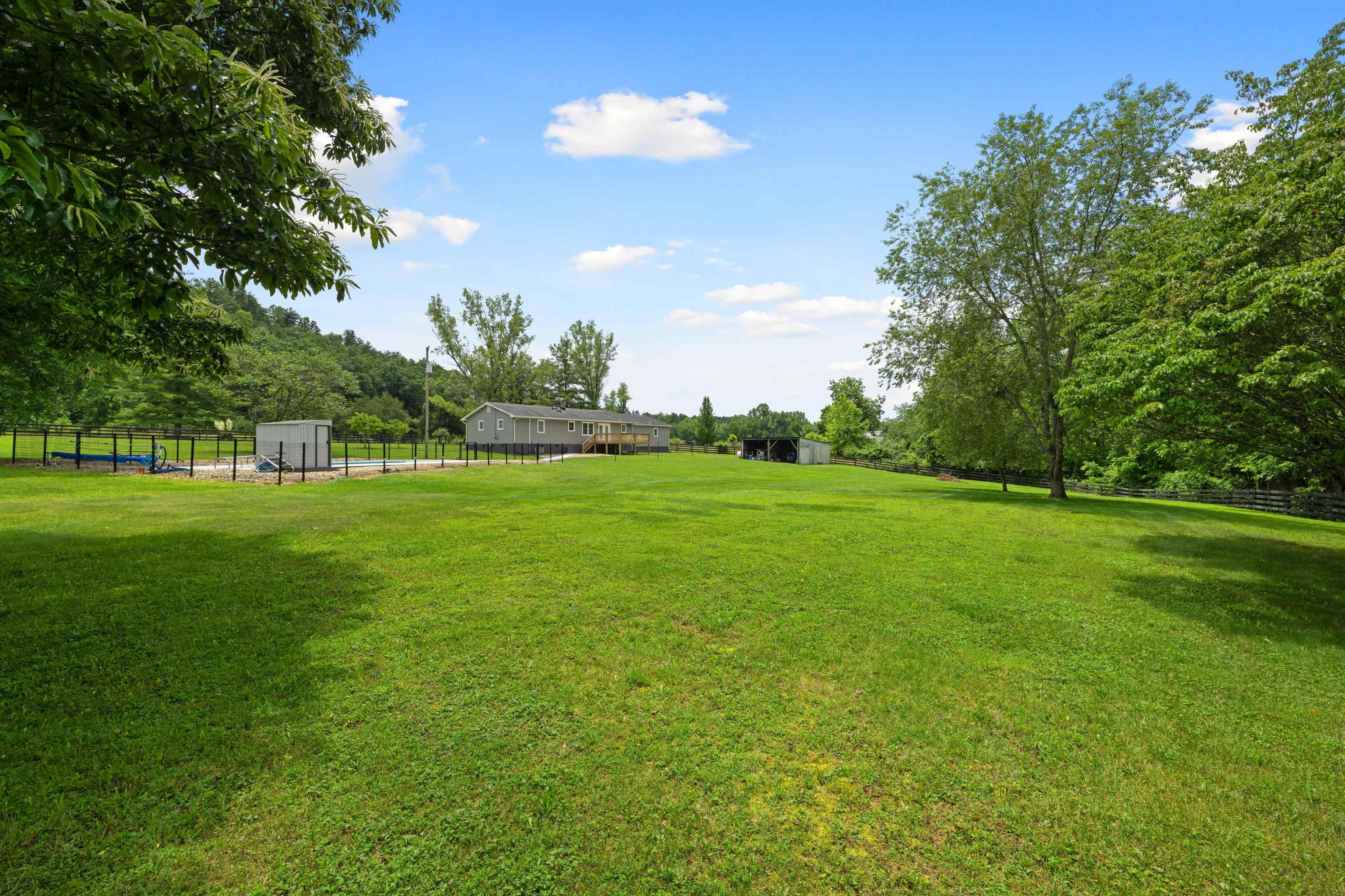 1653 LITTLE RIVER RD