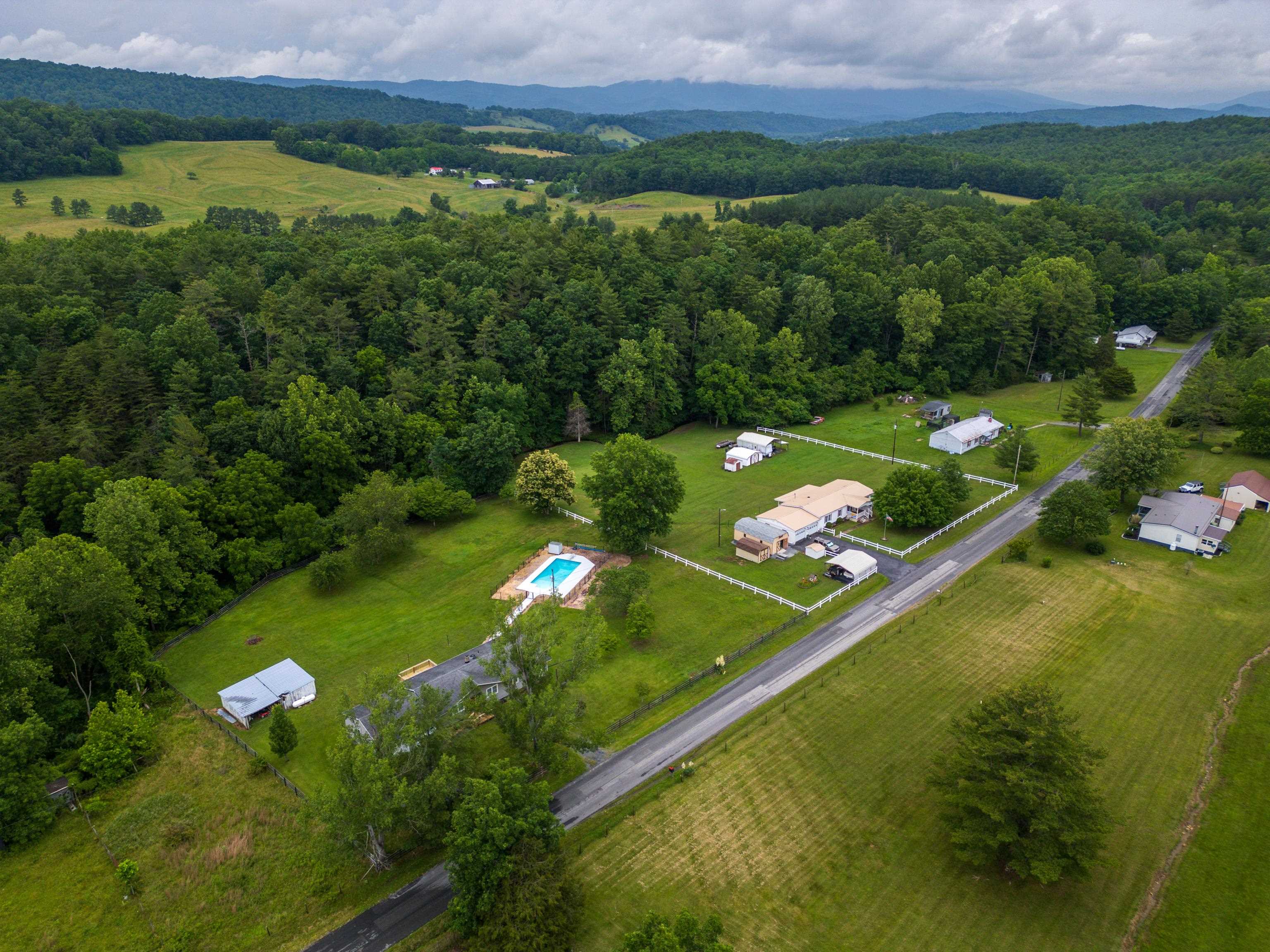 1653 LITTLE RIVER RD