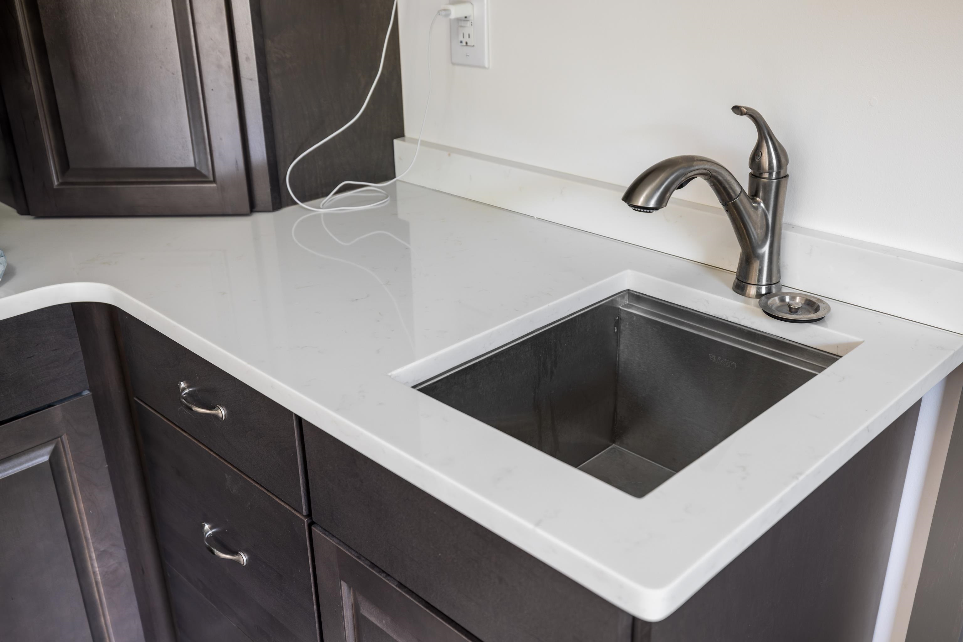 1653 LITTLE RIVER RD