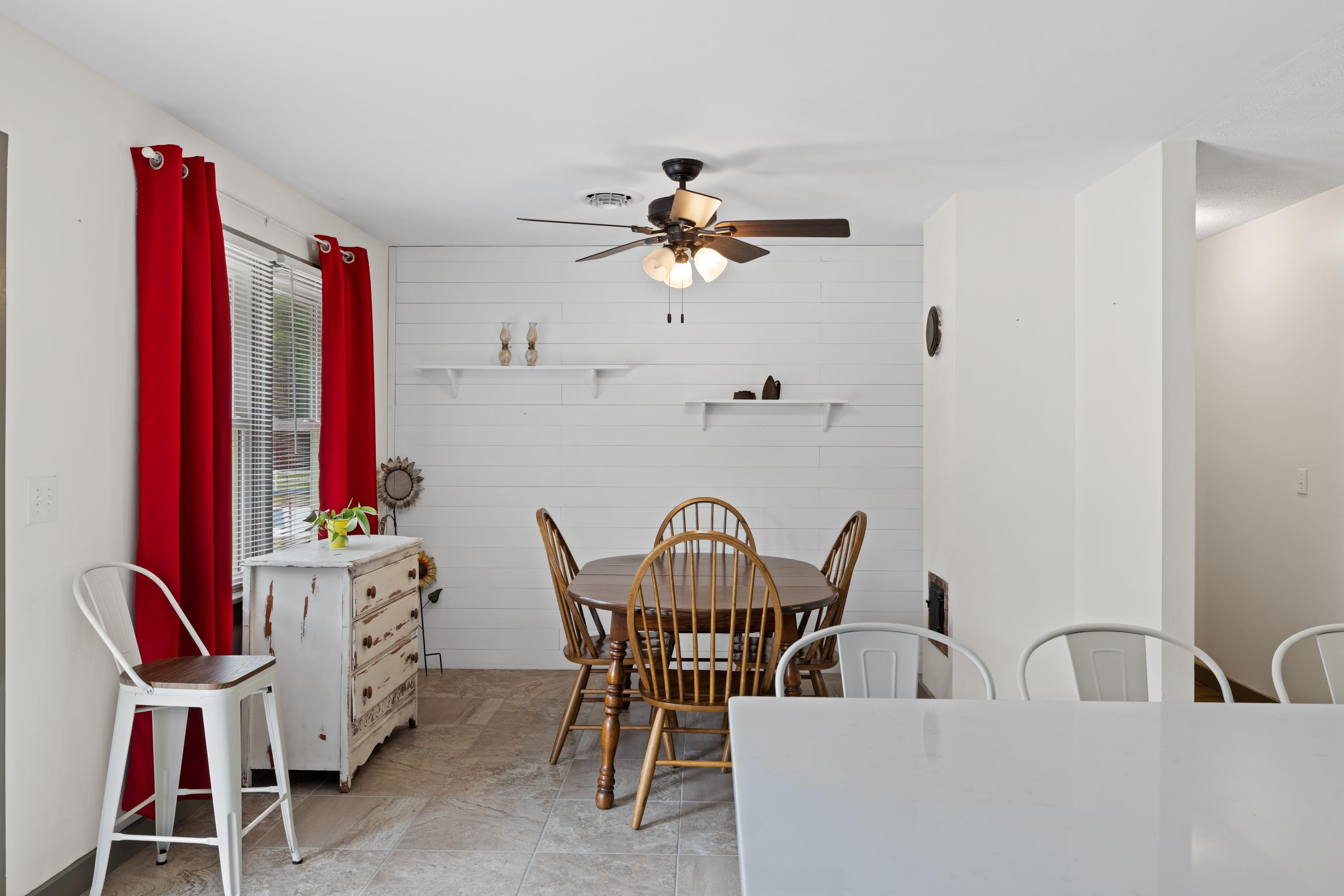 1653 LITTLE RIVER RD