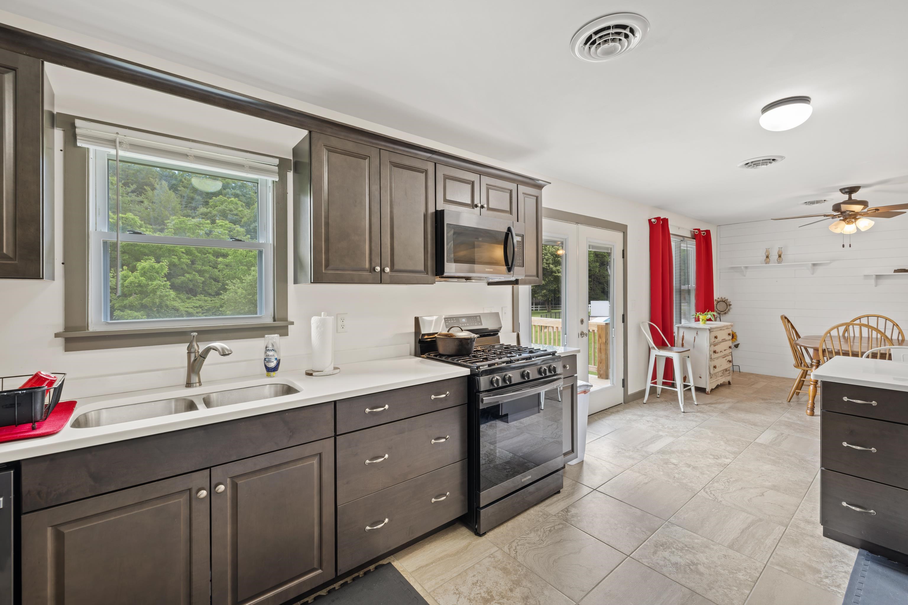 1653 LITTLE RIVER RD