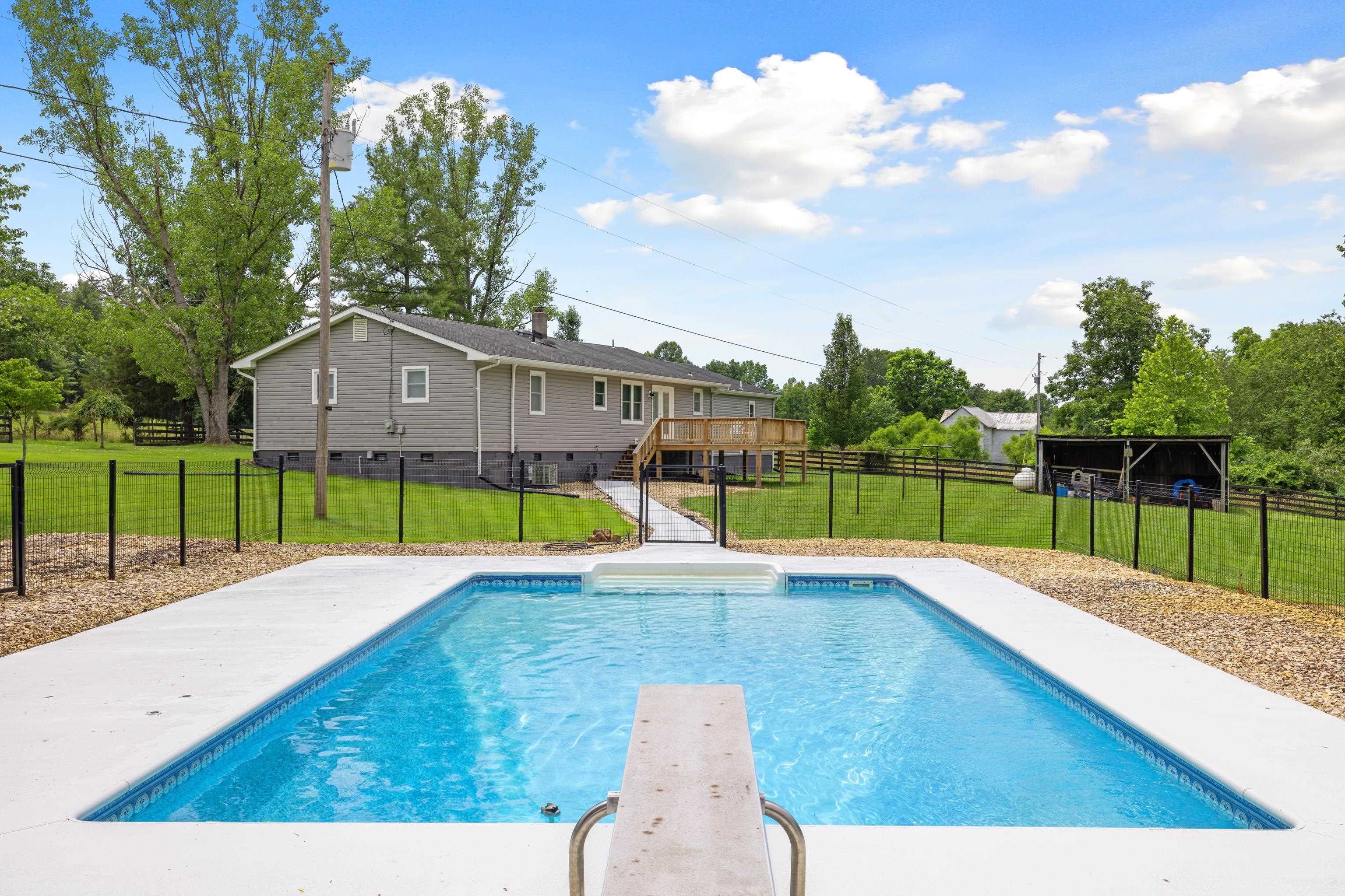 1653 LITTLE RIVER RD