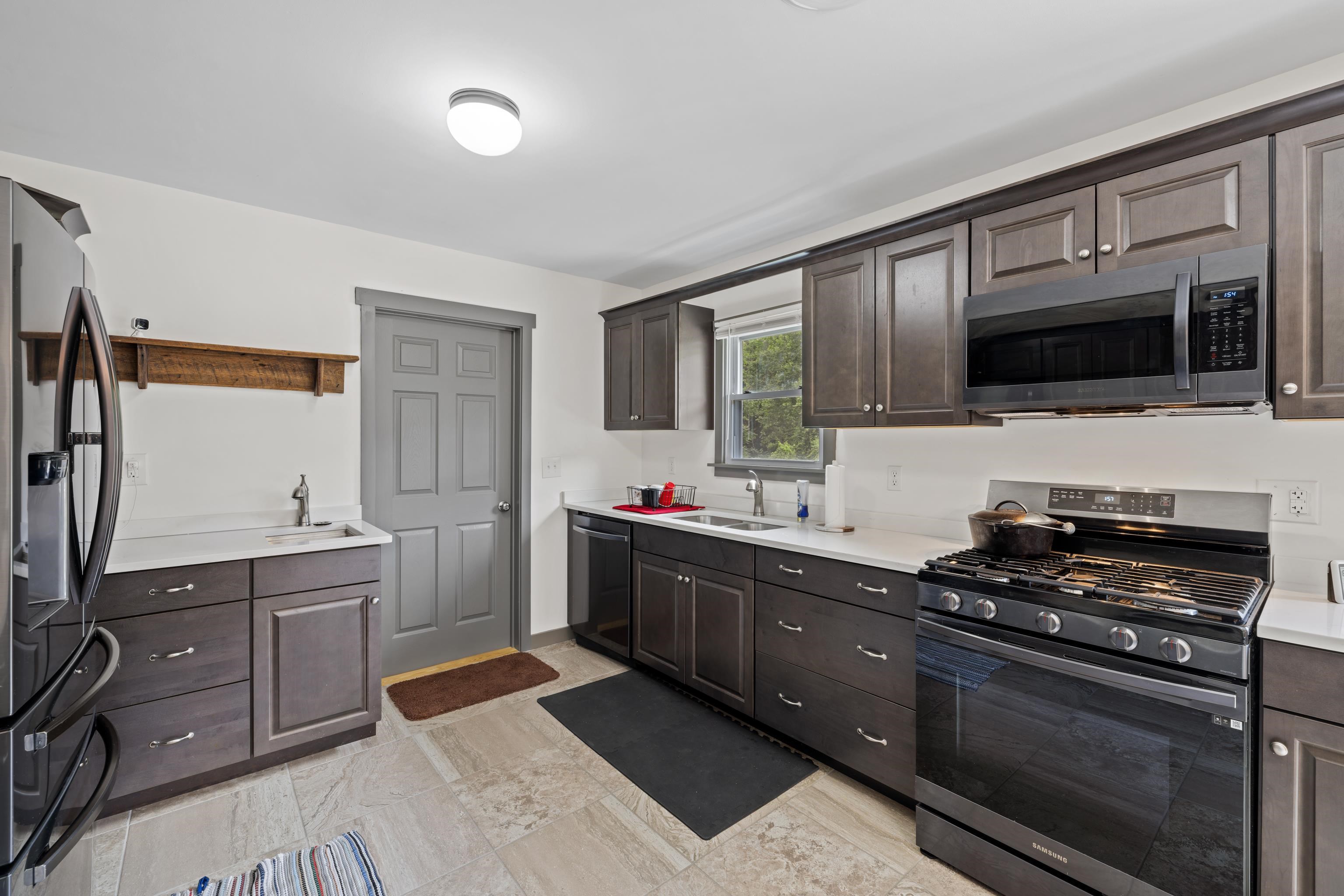 1653 LITTLE RIVER RD