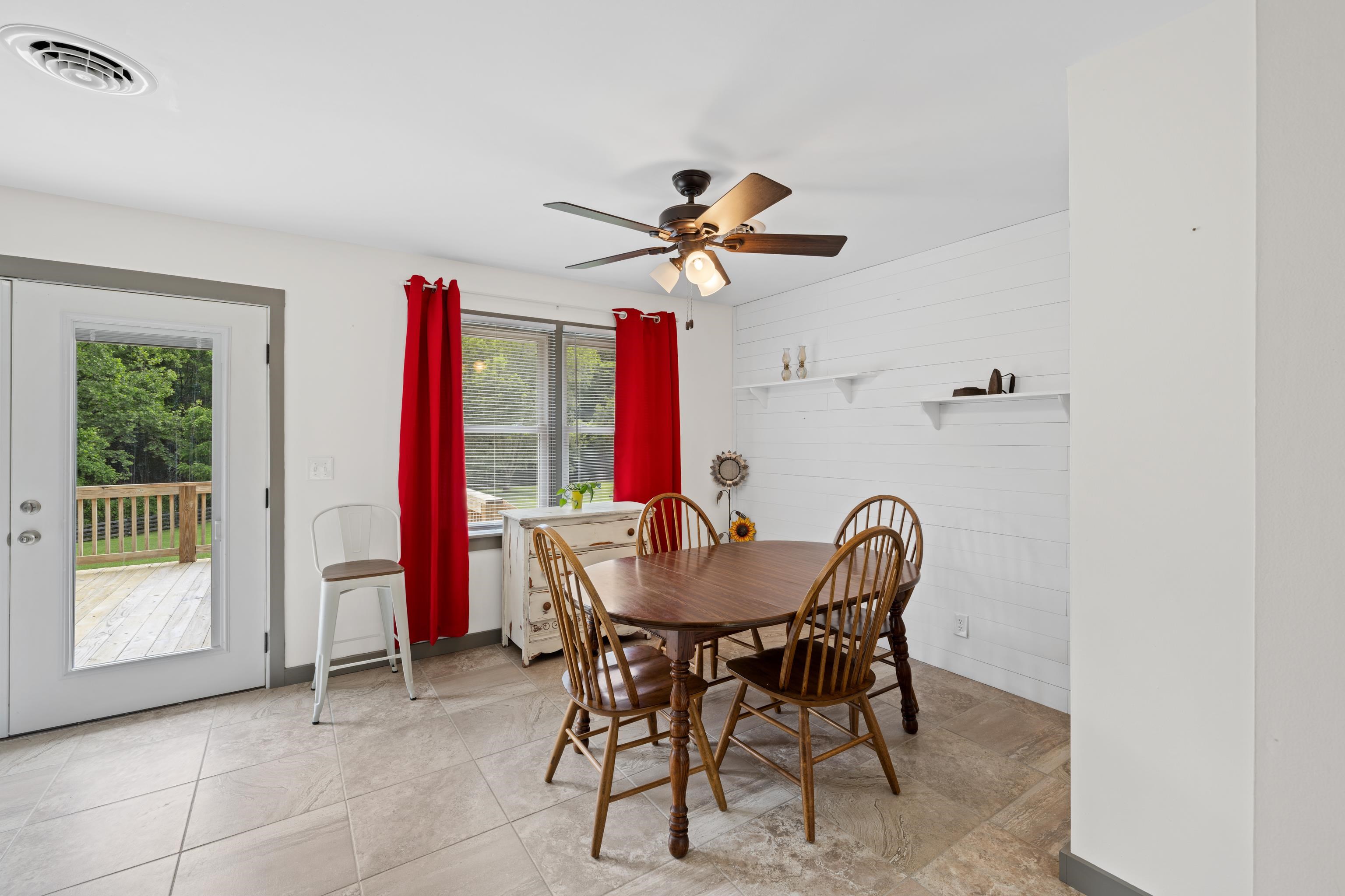 1653 LITTLE RIVER RD